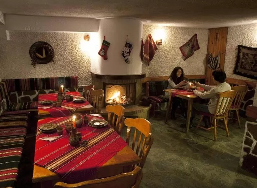 Restaurant/places to eat in Aneli Hotel