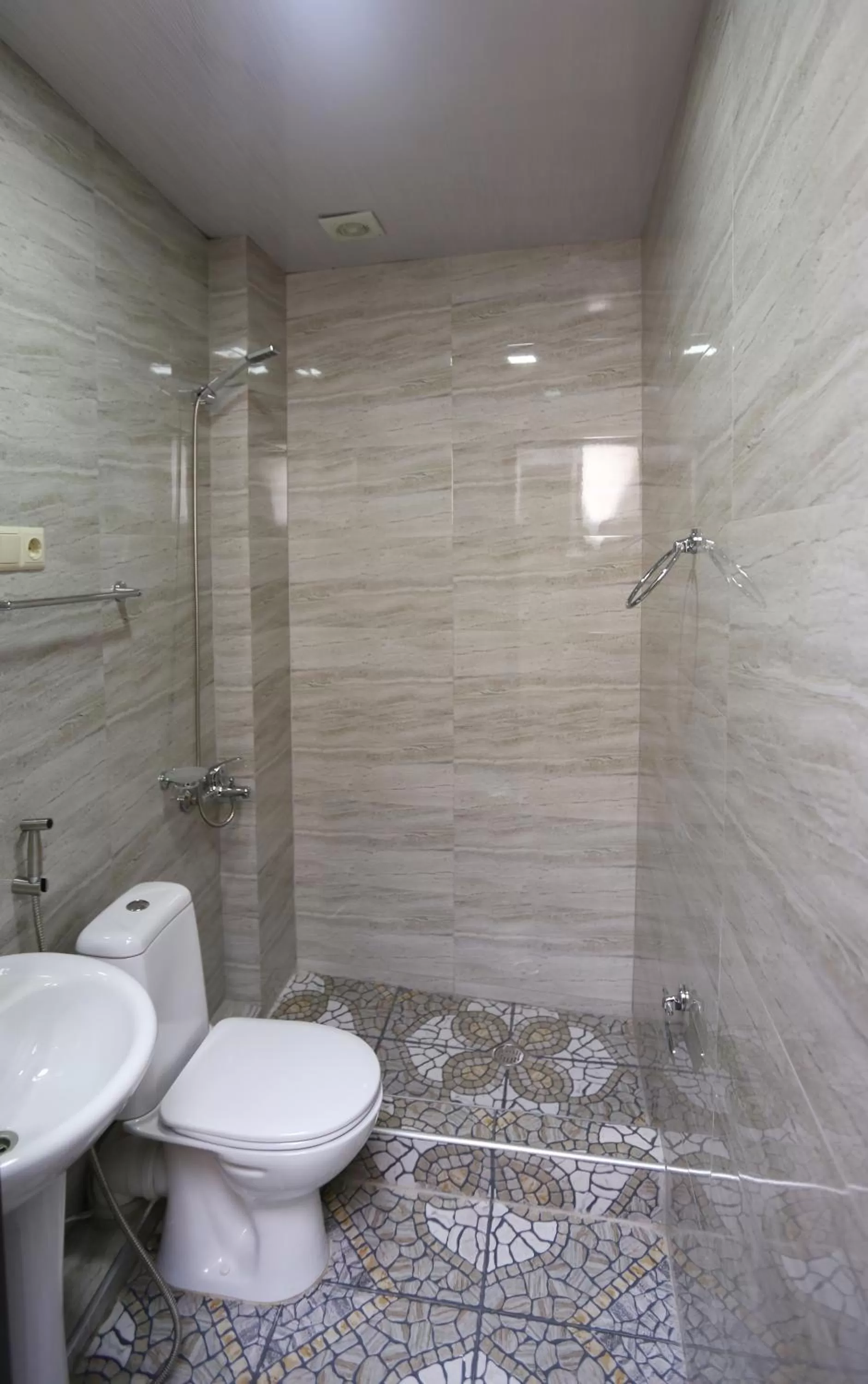 Toilet in Hotel Traveler