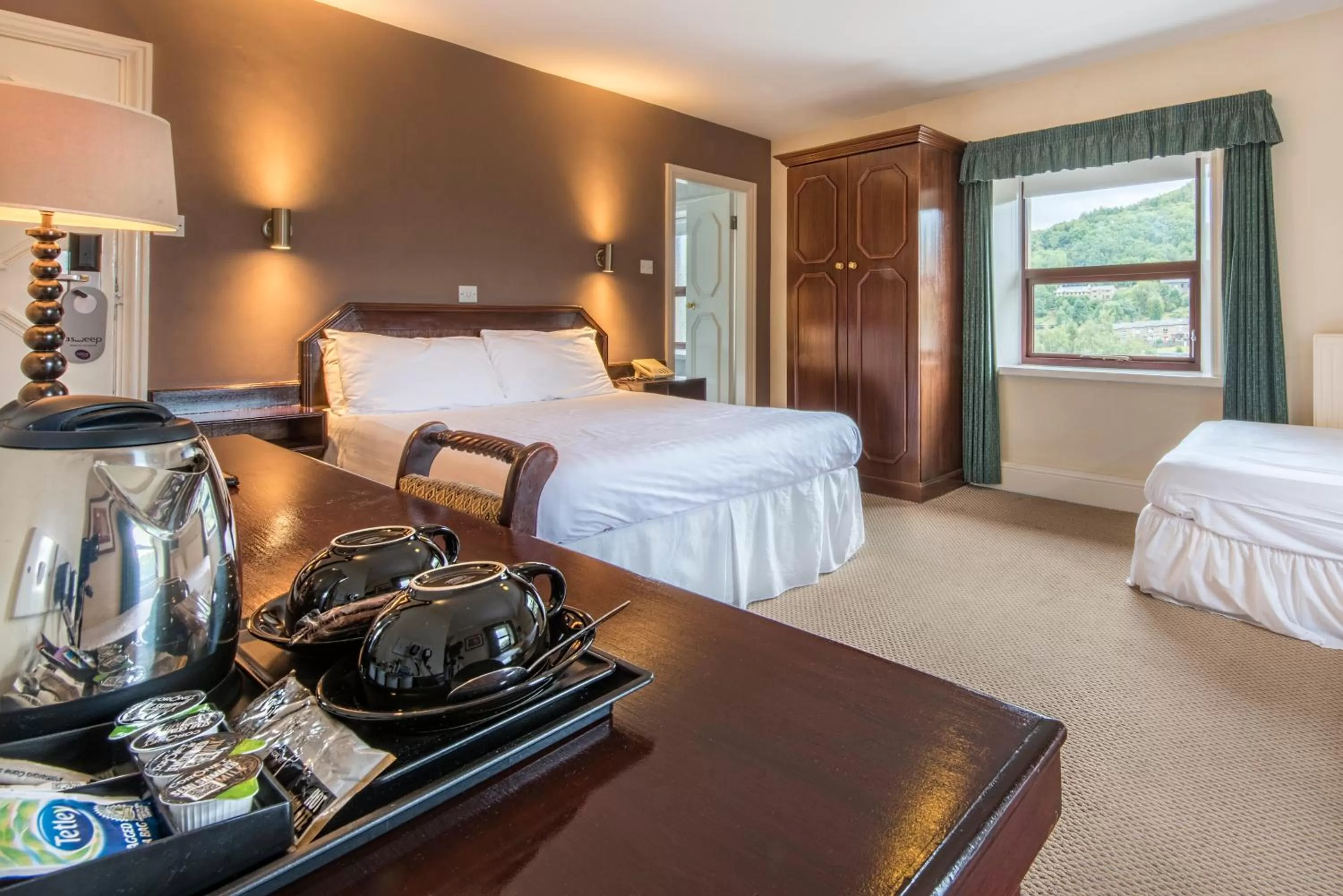 Coffee/tea facilities, Bed in The Imperial Crown Hotel