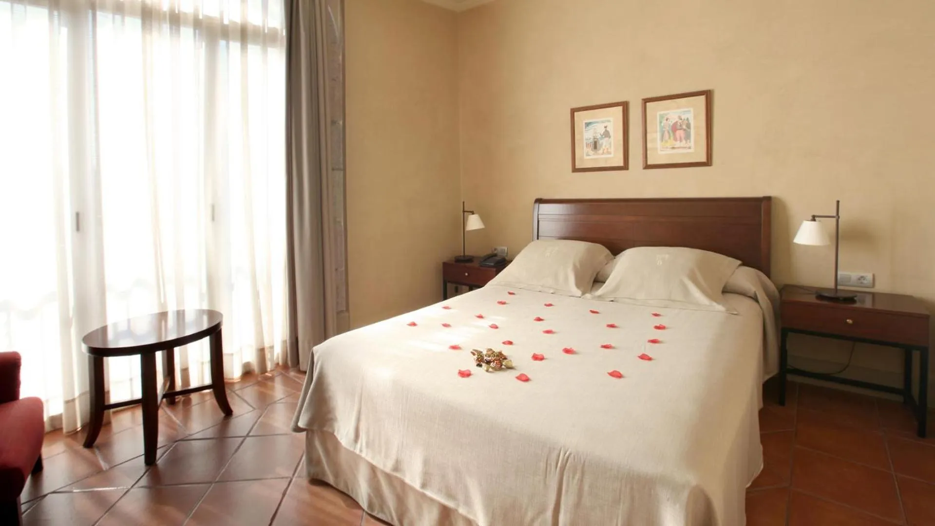 Restaurant/places to eat, Bed in Bremon Boutique Hotel by Duquessa Hotel Collection