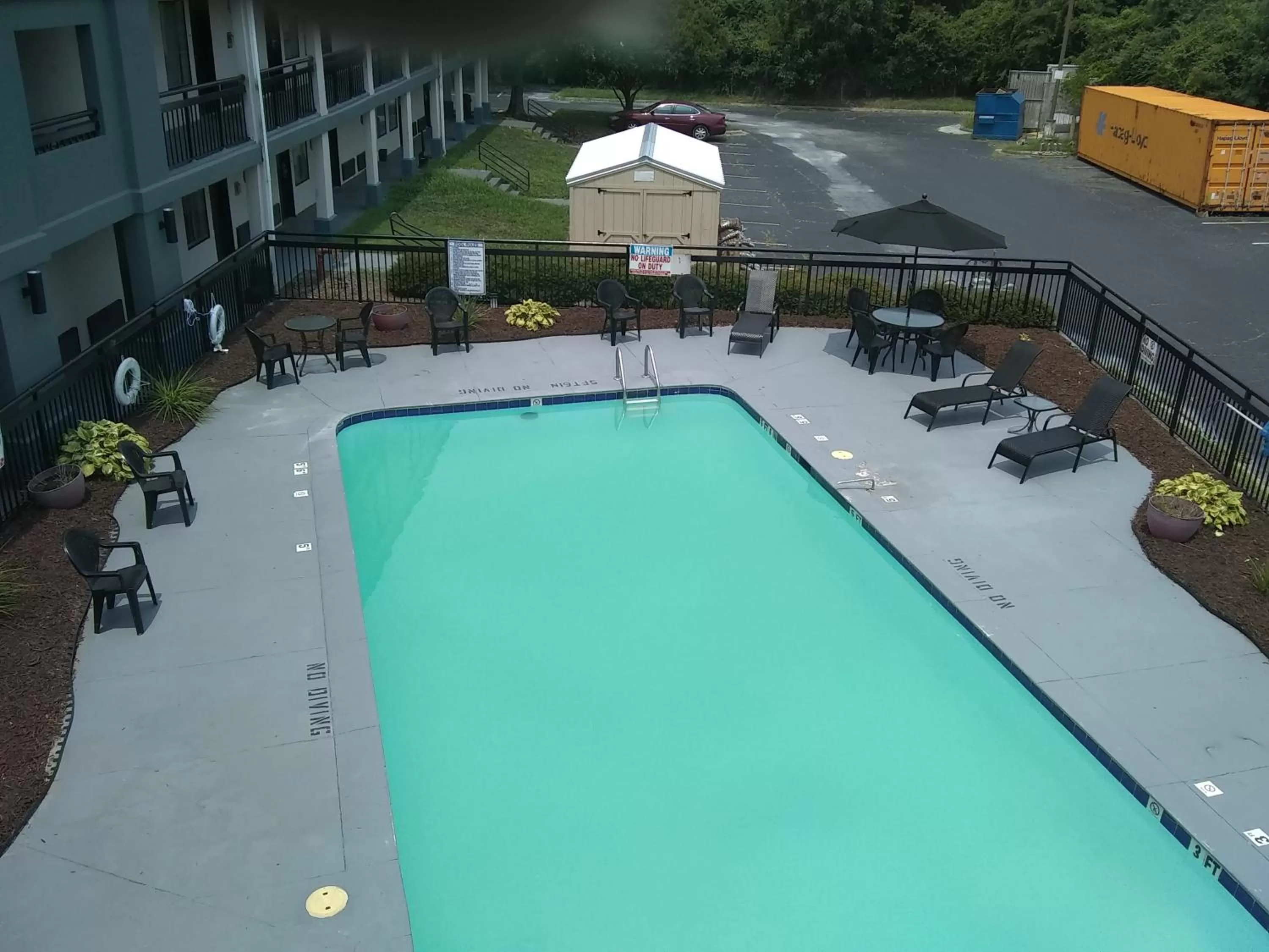 Swimming pool in Clarion Pointe - Greensboro Coliseum Area