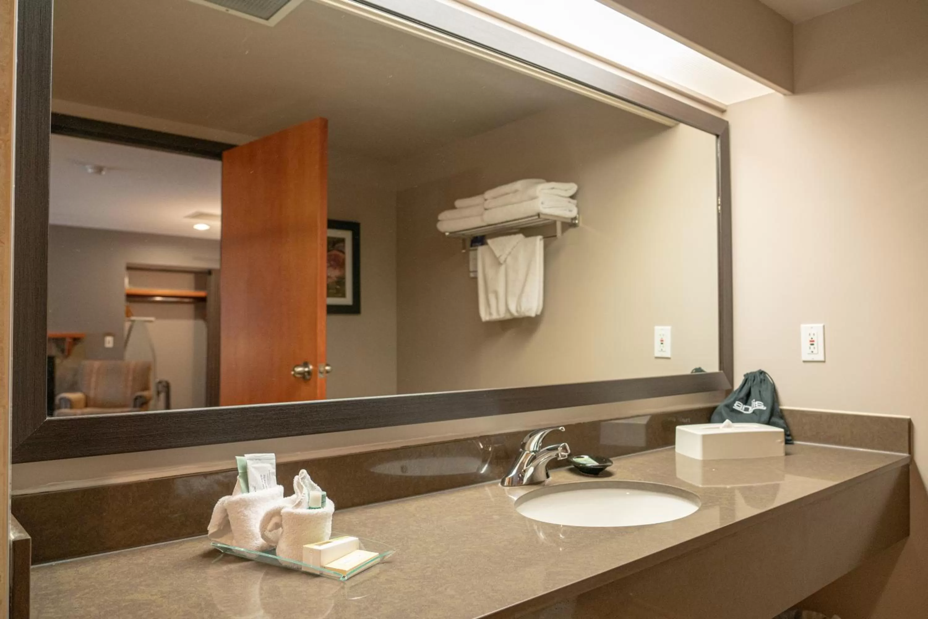 Bathroom in Pocaterra Inn & Waterslide