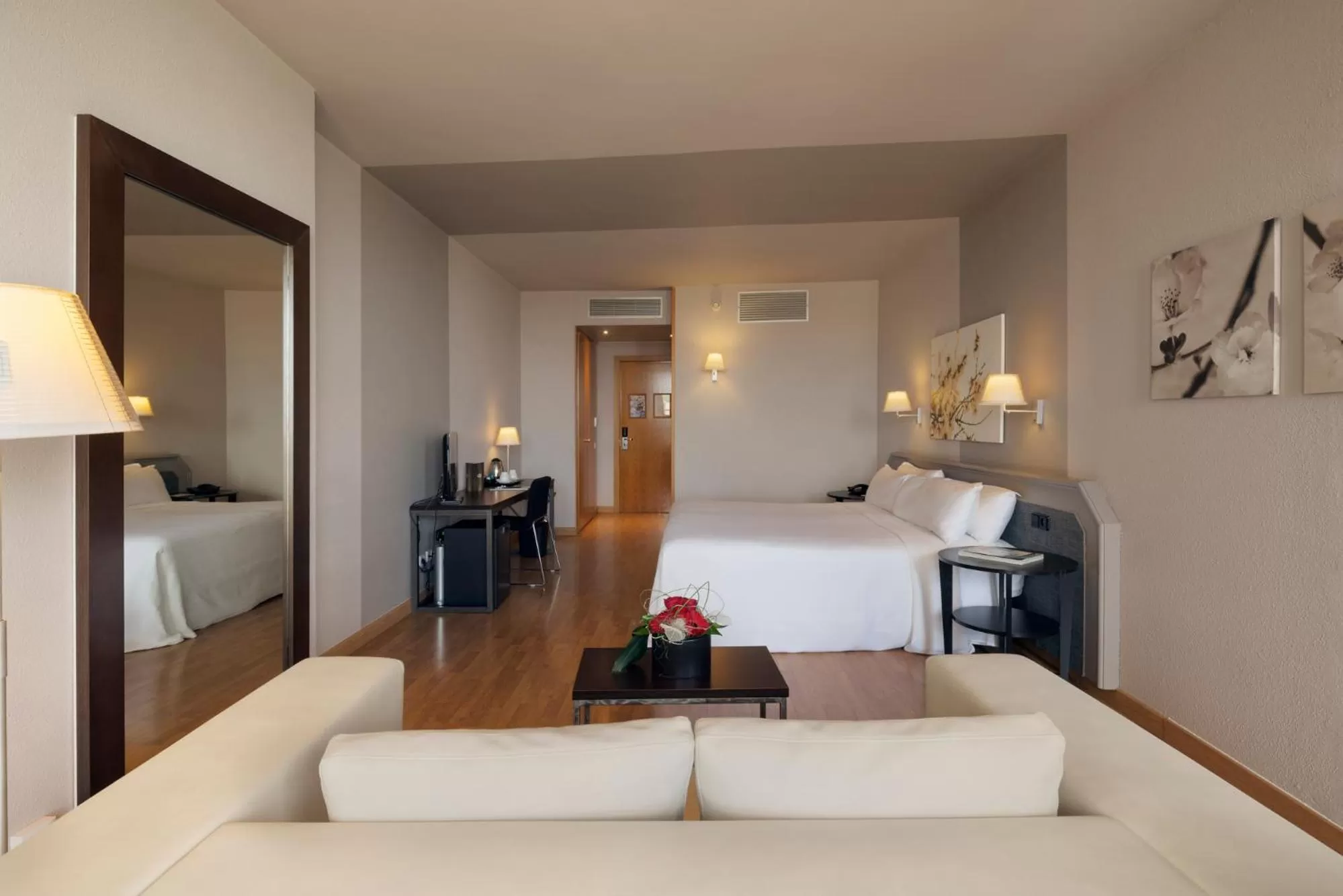 Photo of the whole room, Bed in Ciutat de Granollers