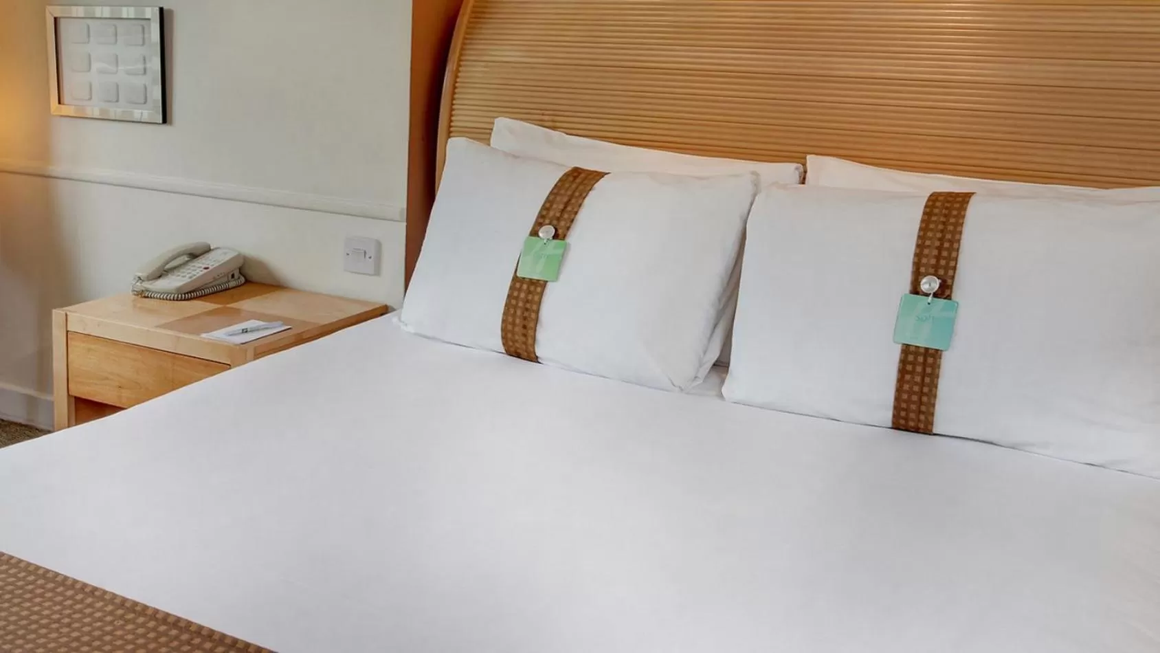 Bed in Holiday Inn Maidstone-Sevenoaks by IHG