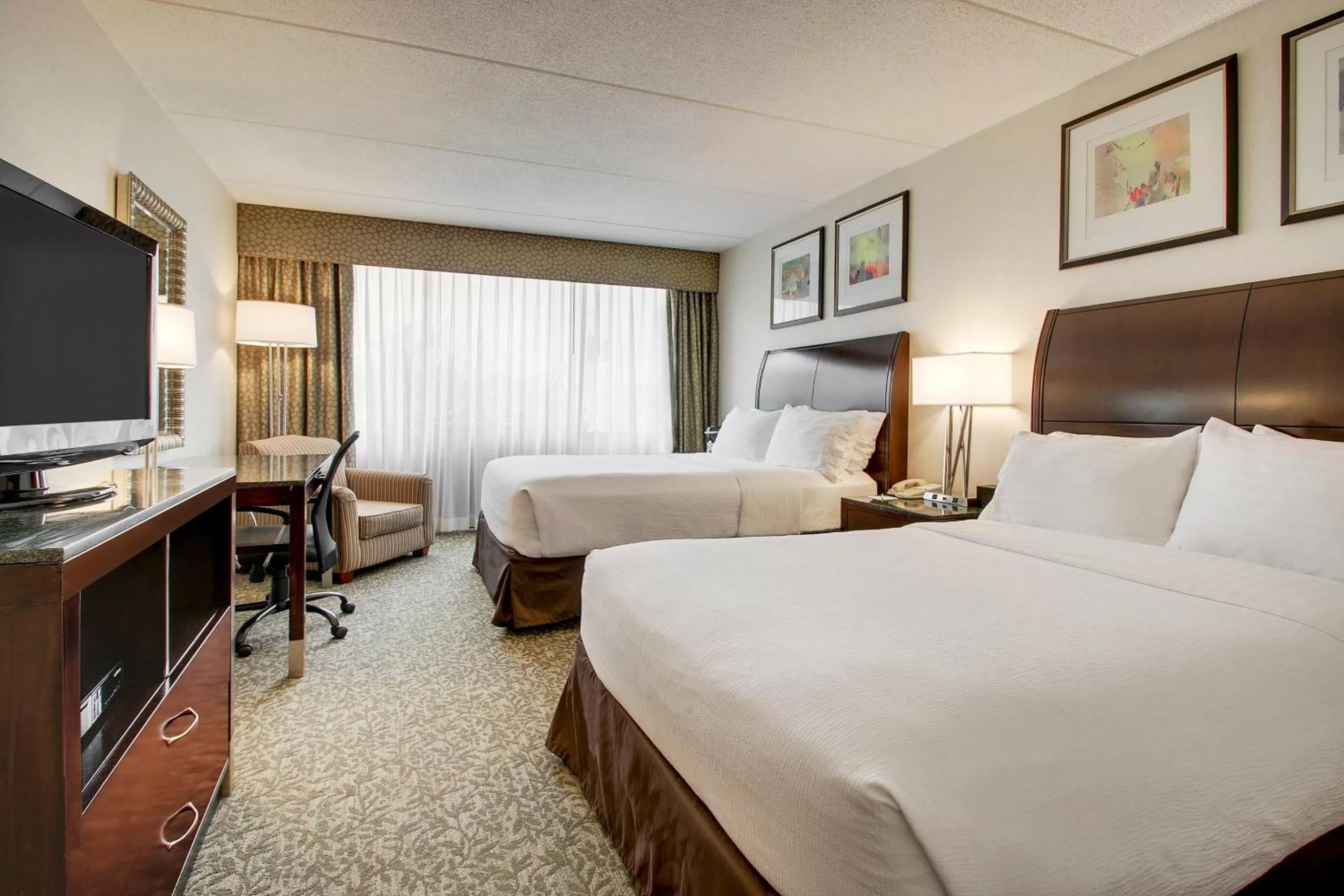 Photo of the whole room, Bed in Holiday Inn Westbury-Long Island by IHG