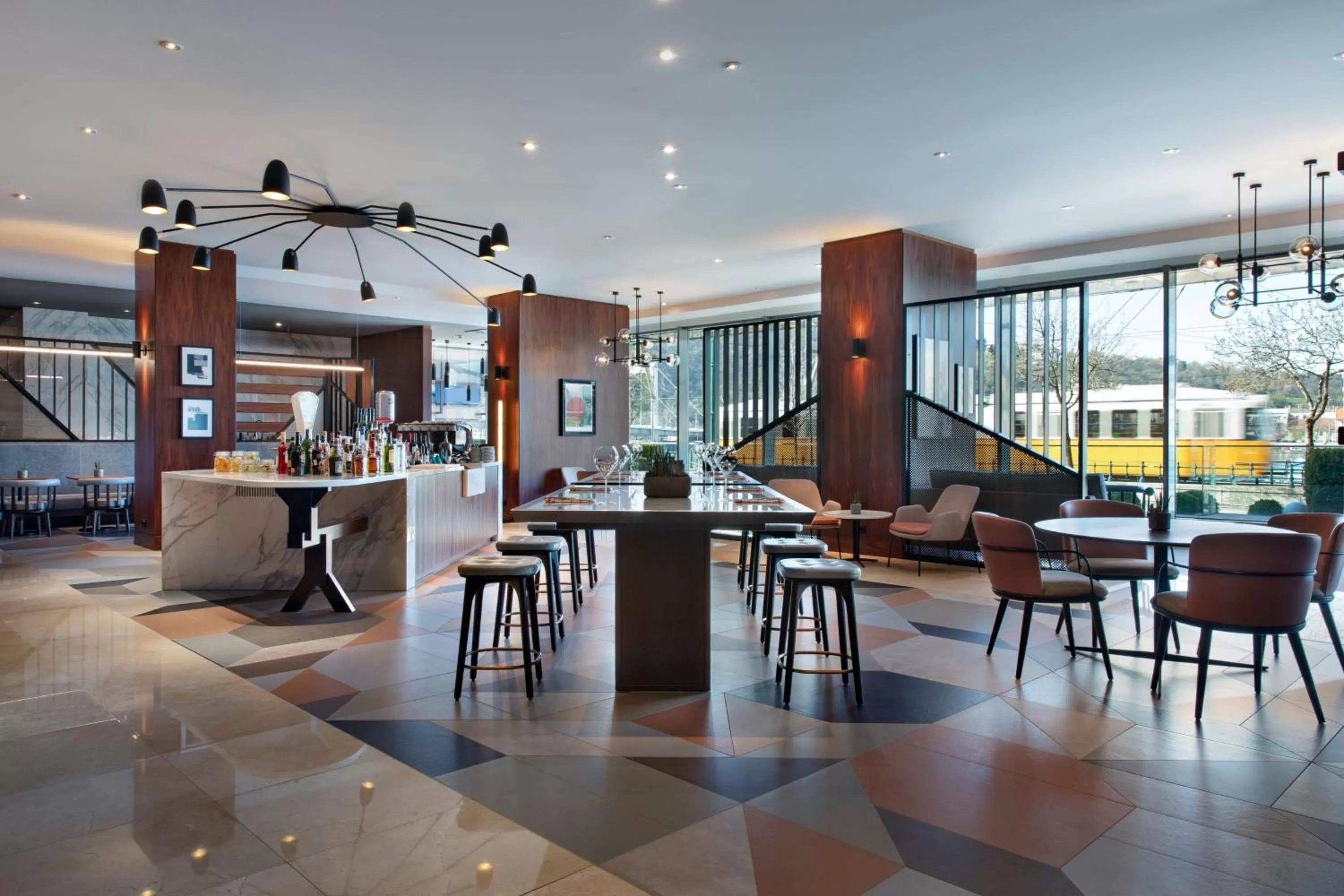 Lounge or bar in Budapest Marriott Hotel