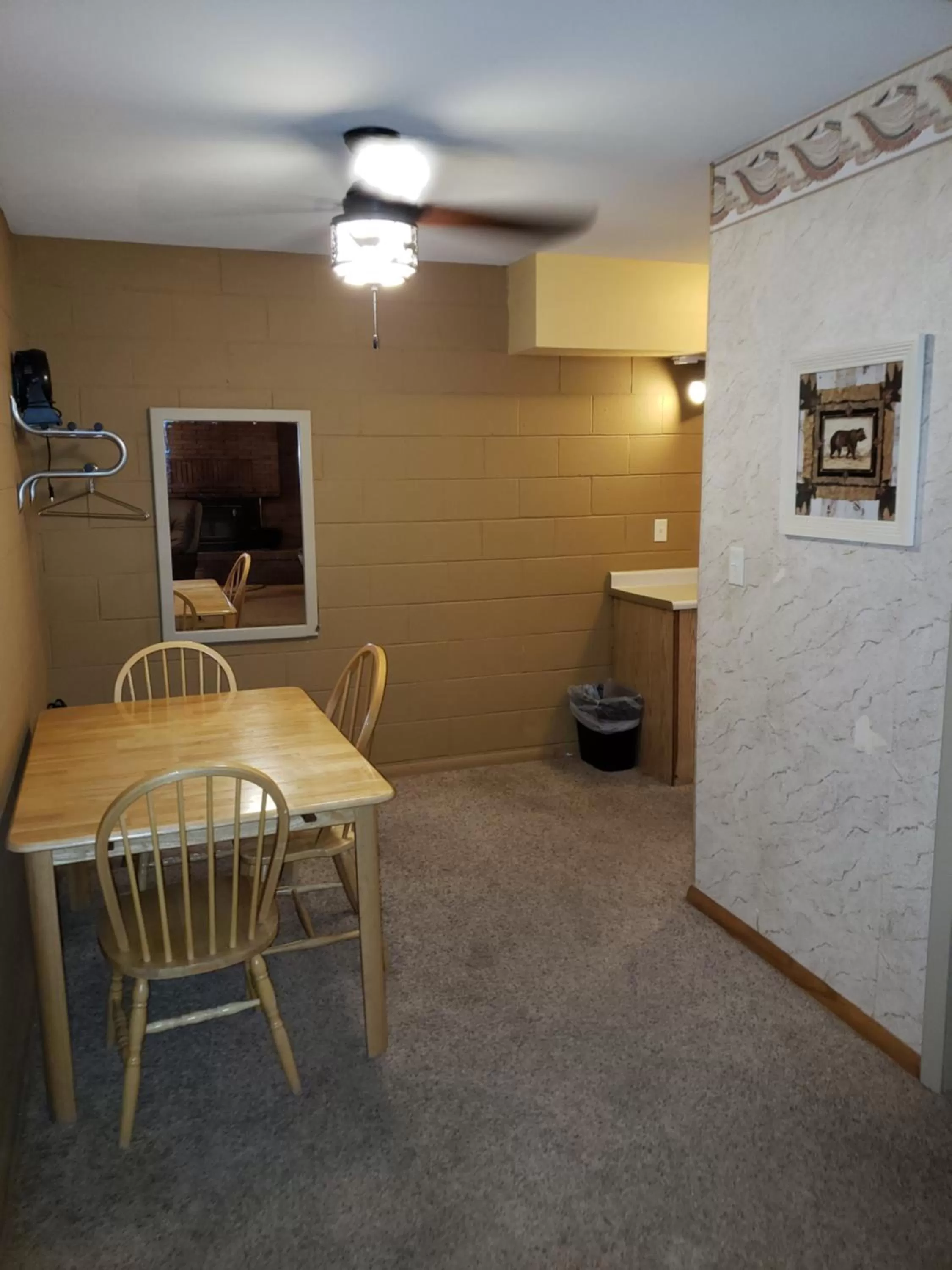 Dining Area in Willard Munger Inn