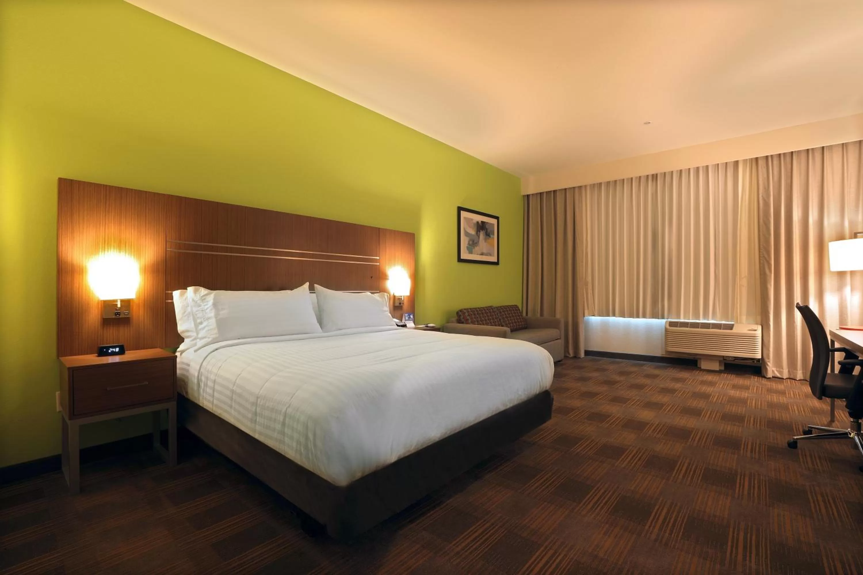 Photo of the whole room, Bed in Holiday Inn Express & Suites - Dripping Springs - Austin Area by IHG