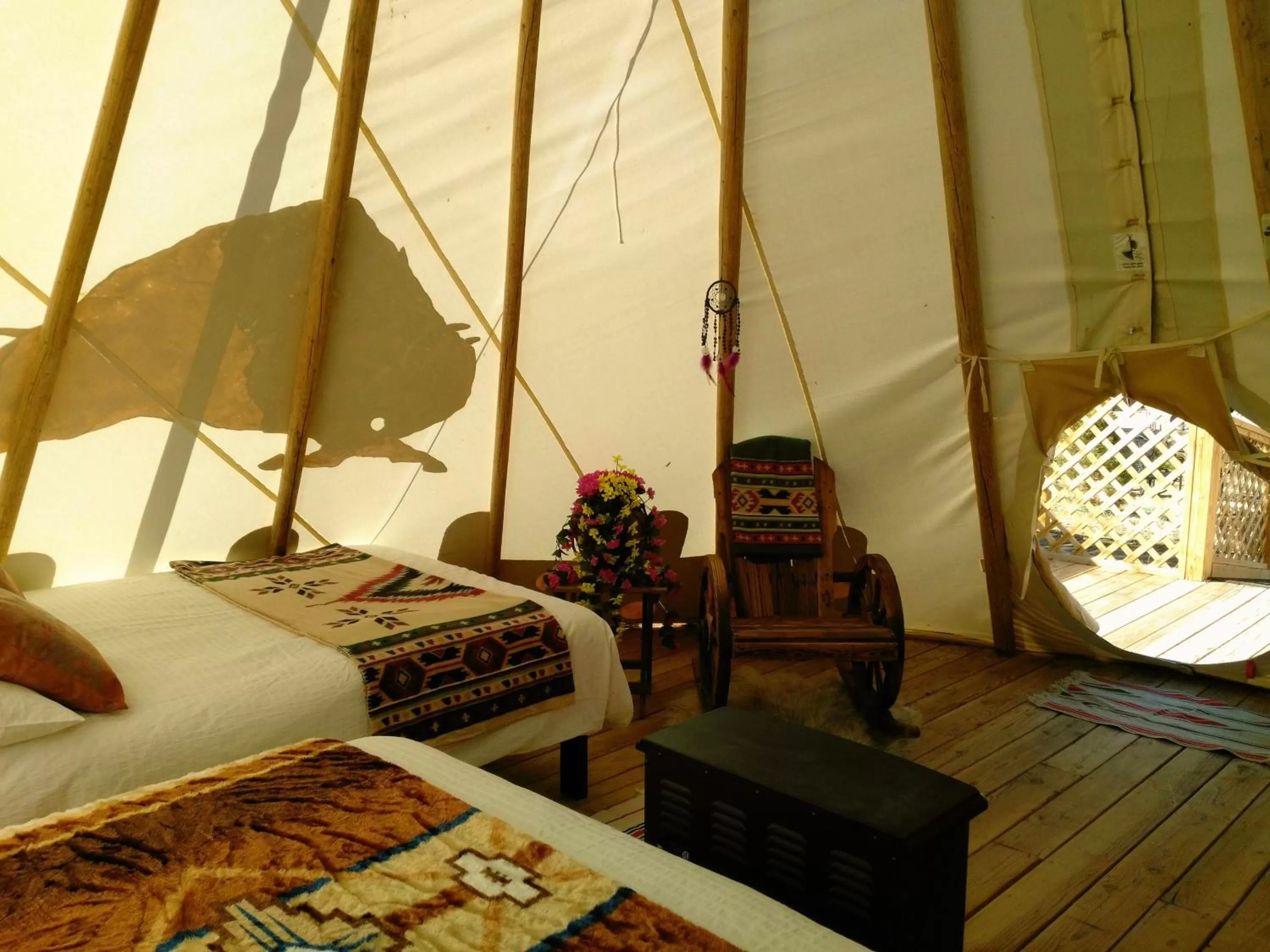 Bed in Olancha RV Park and Motel