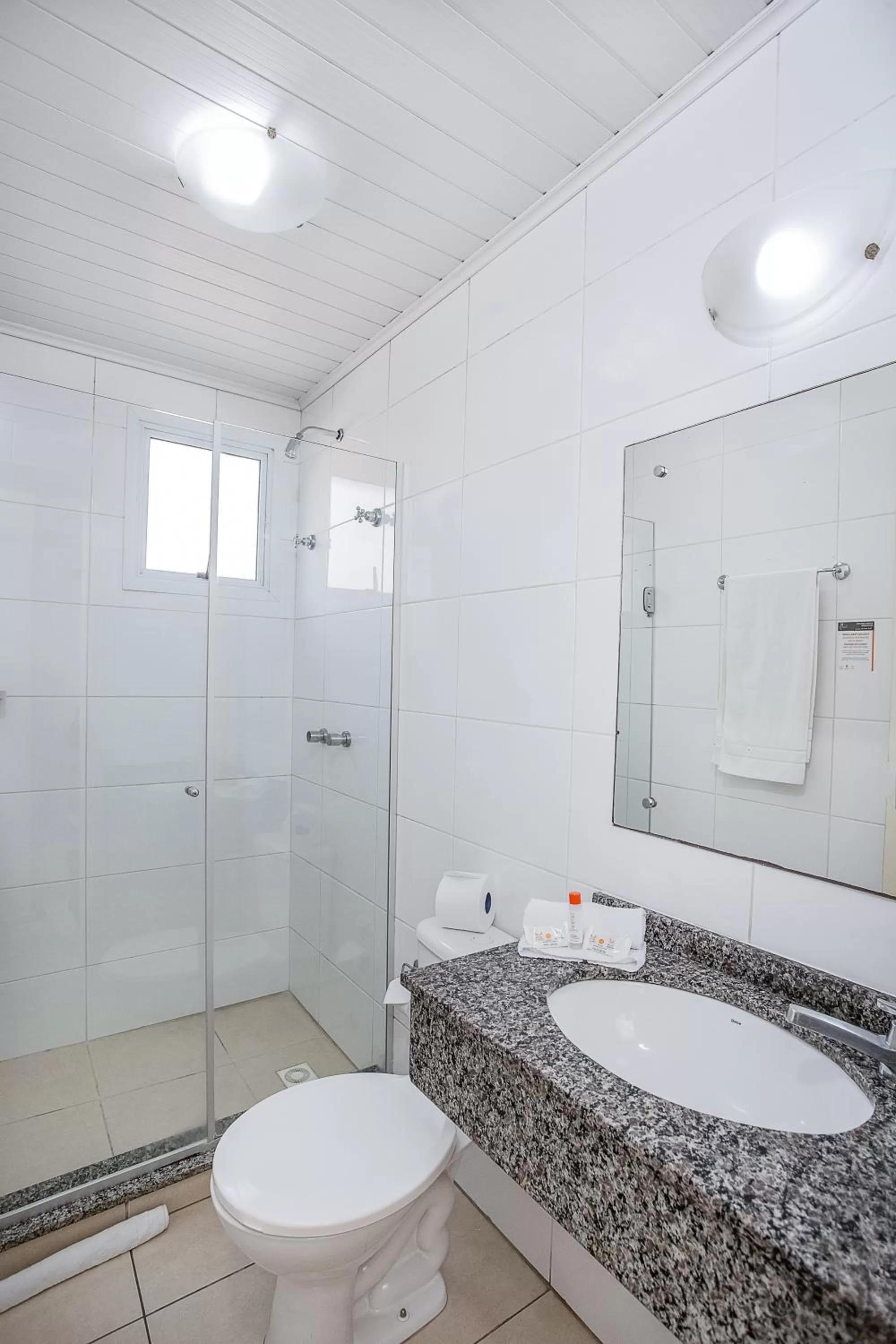 Shower in Hotel Express Canoas