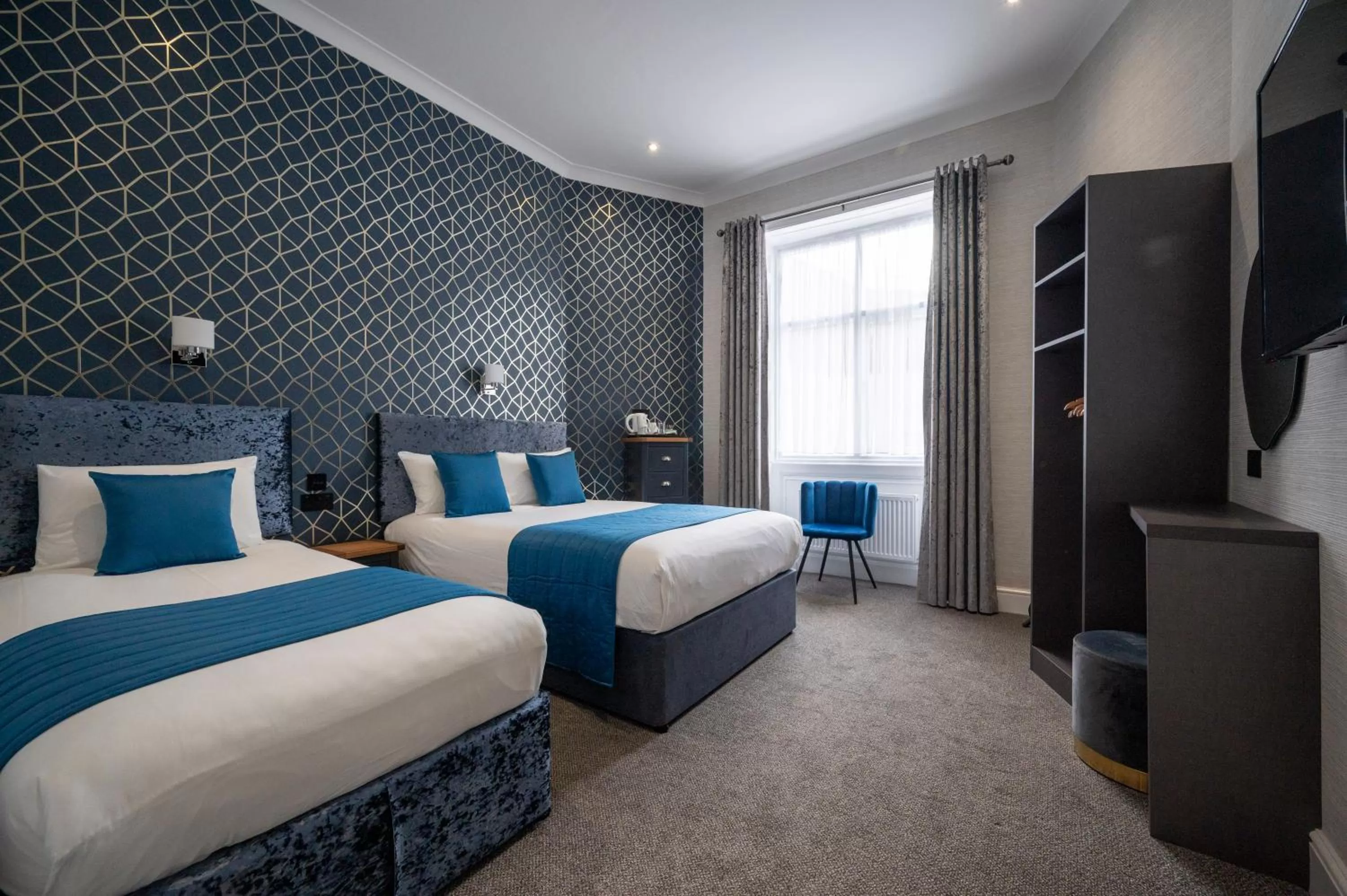 Bedroom, Bed in Mentone Hotel