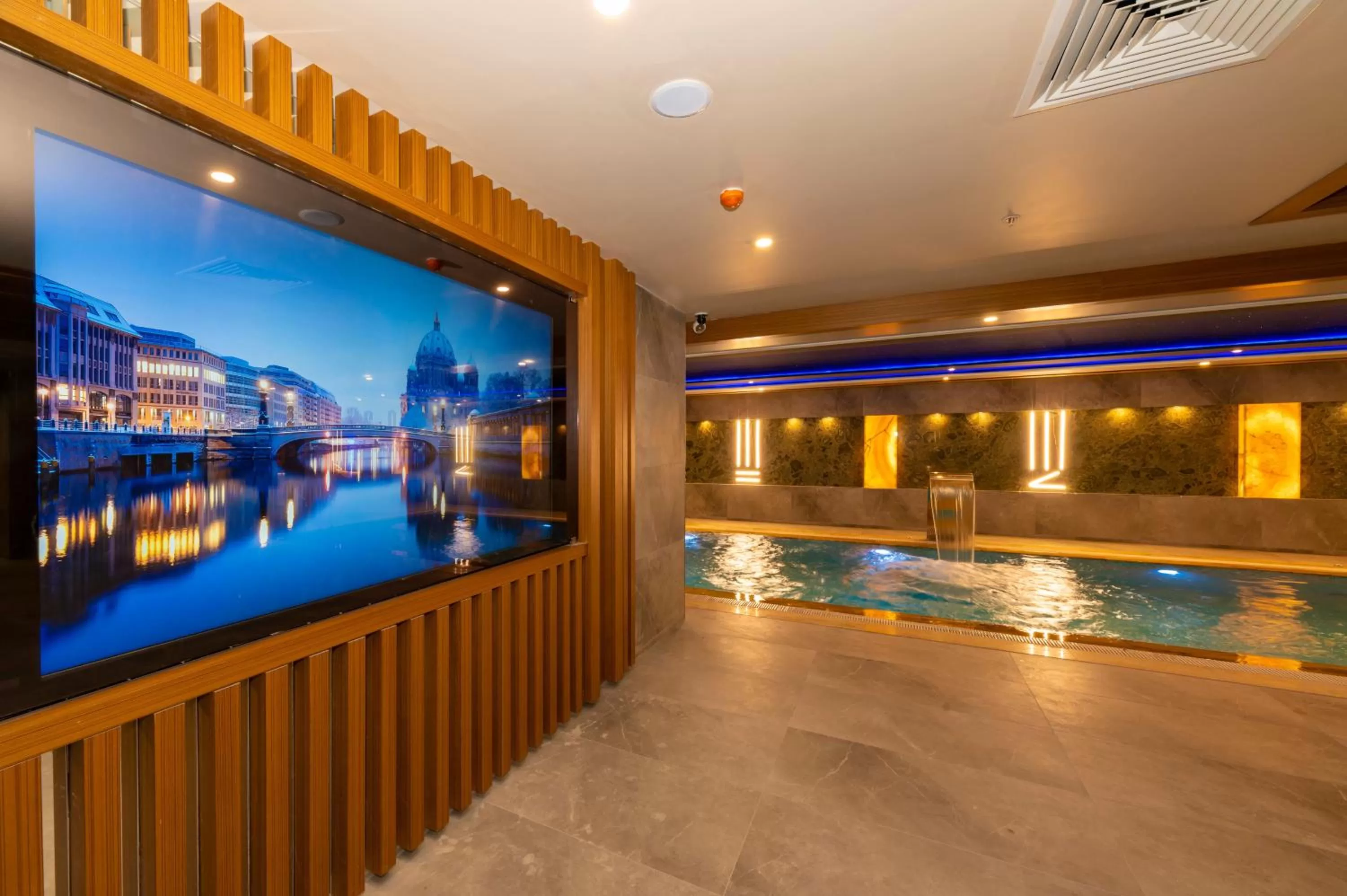 TV and multimedia in Ramada By Wyndham Istanbul Pera Taksim