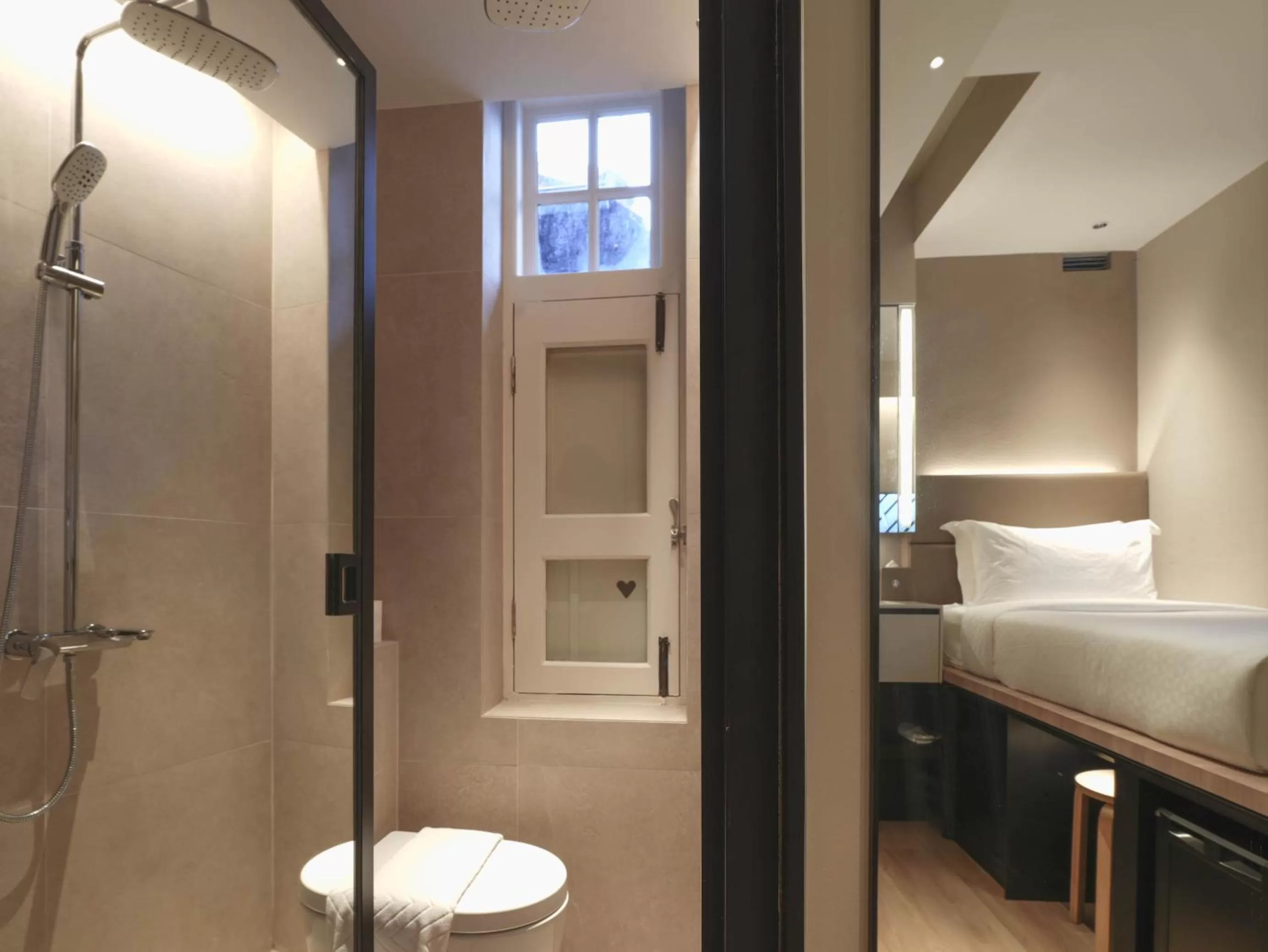 Bathroom in Hotel 1900 Chinatown