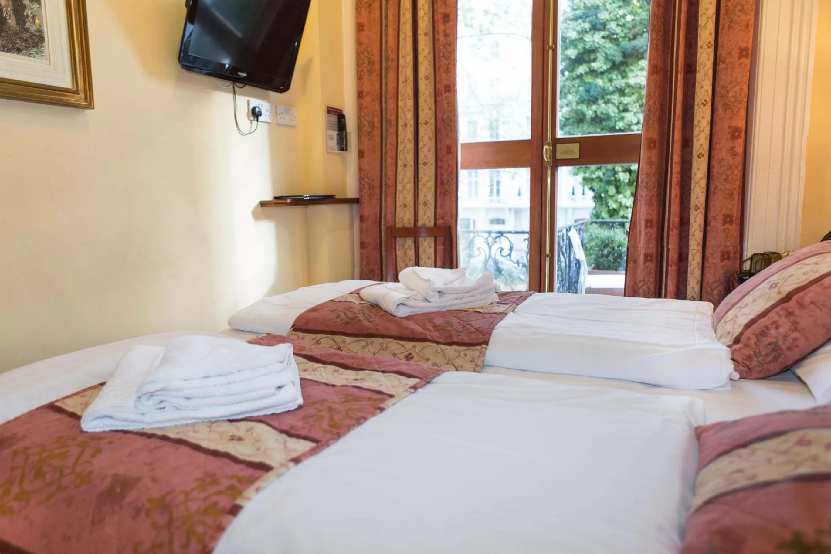 Bedroom, Bed in Shakespeare Hotel