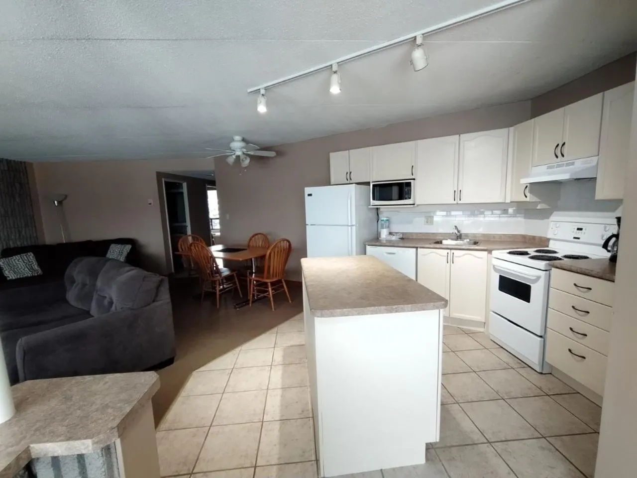 Kitchen or kitchenette in Royal Harbour Resort