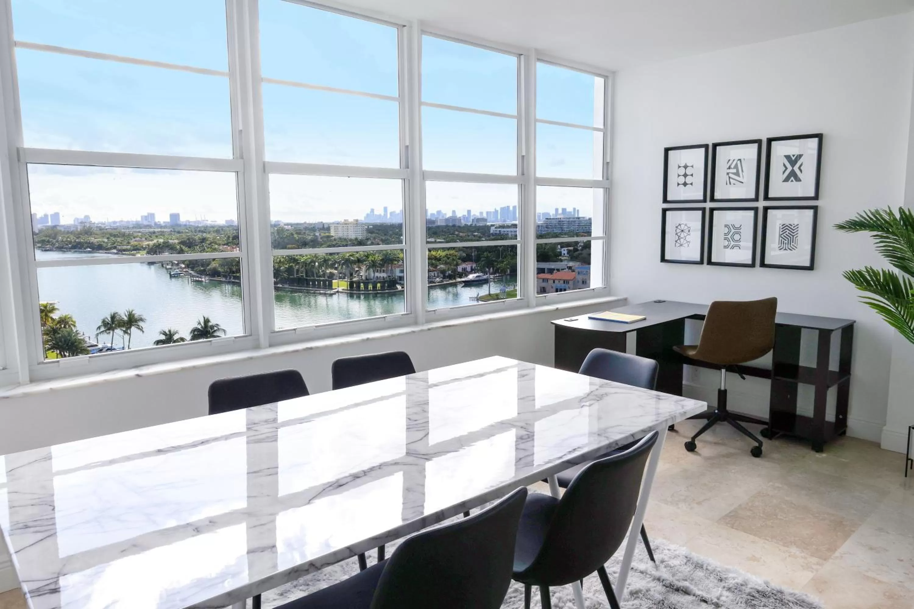Dining area in Seacoast Suites on Miami Beach