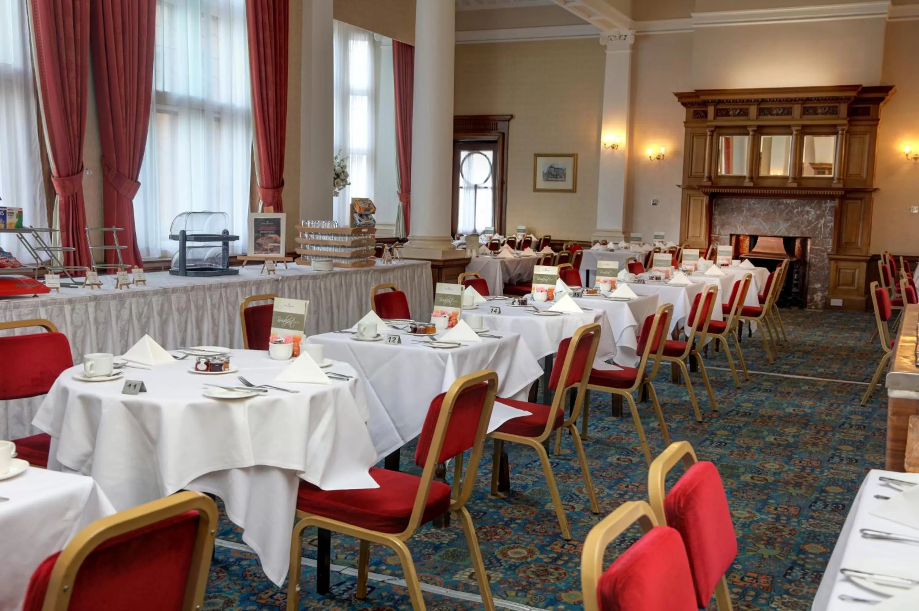 Breakfast in Crown & Mitre Hotel