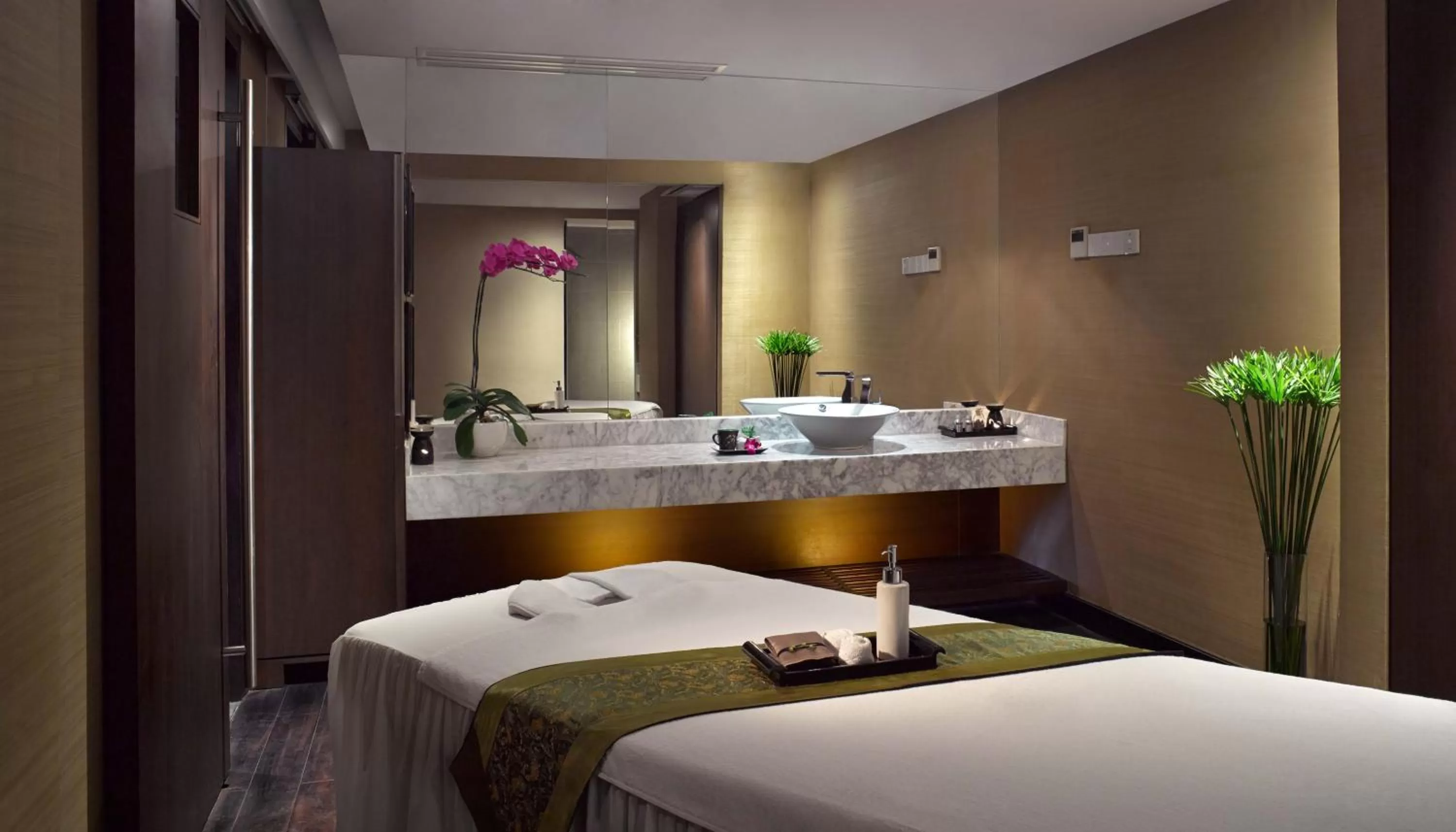 Massage, Bed in PARKROYAL Saigon