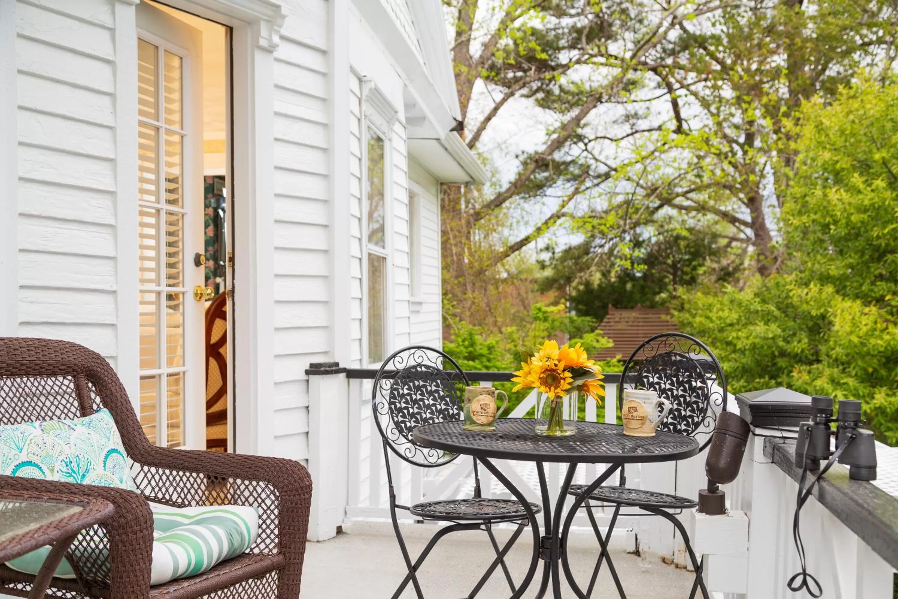 Balcony/Terrace in White Doe Inn Bed & Breakfast