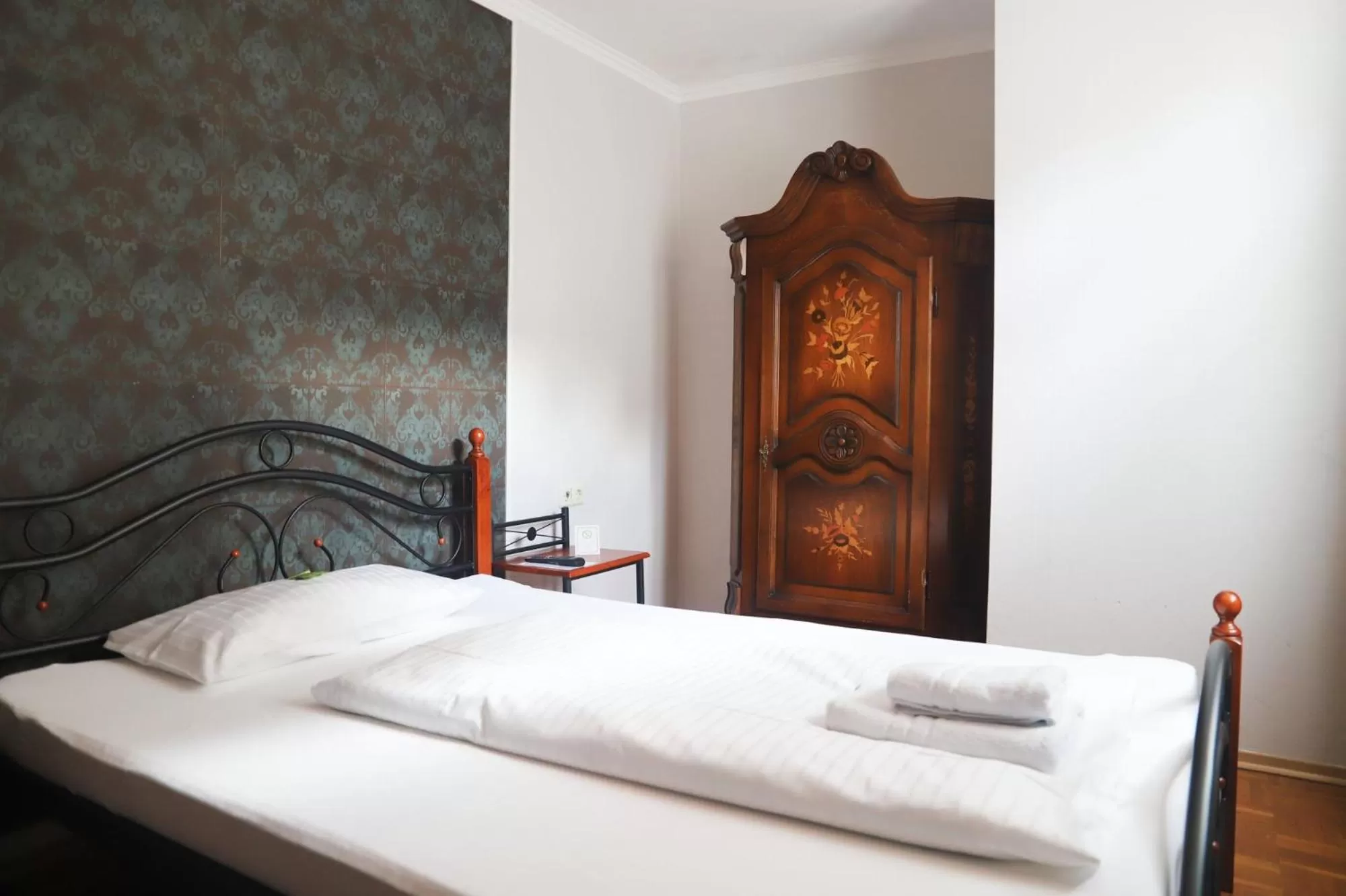 Bed in Hotel Schwarzer Adler