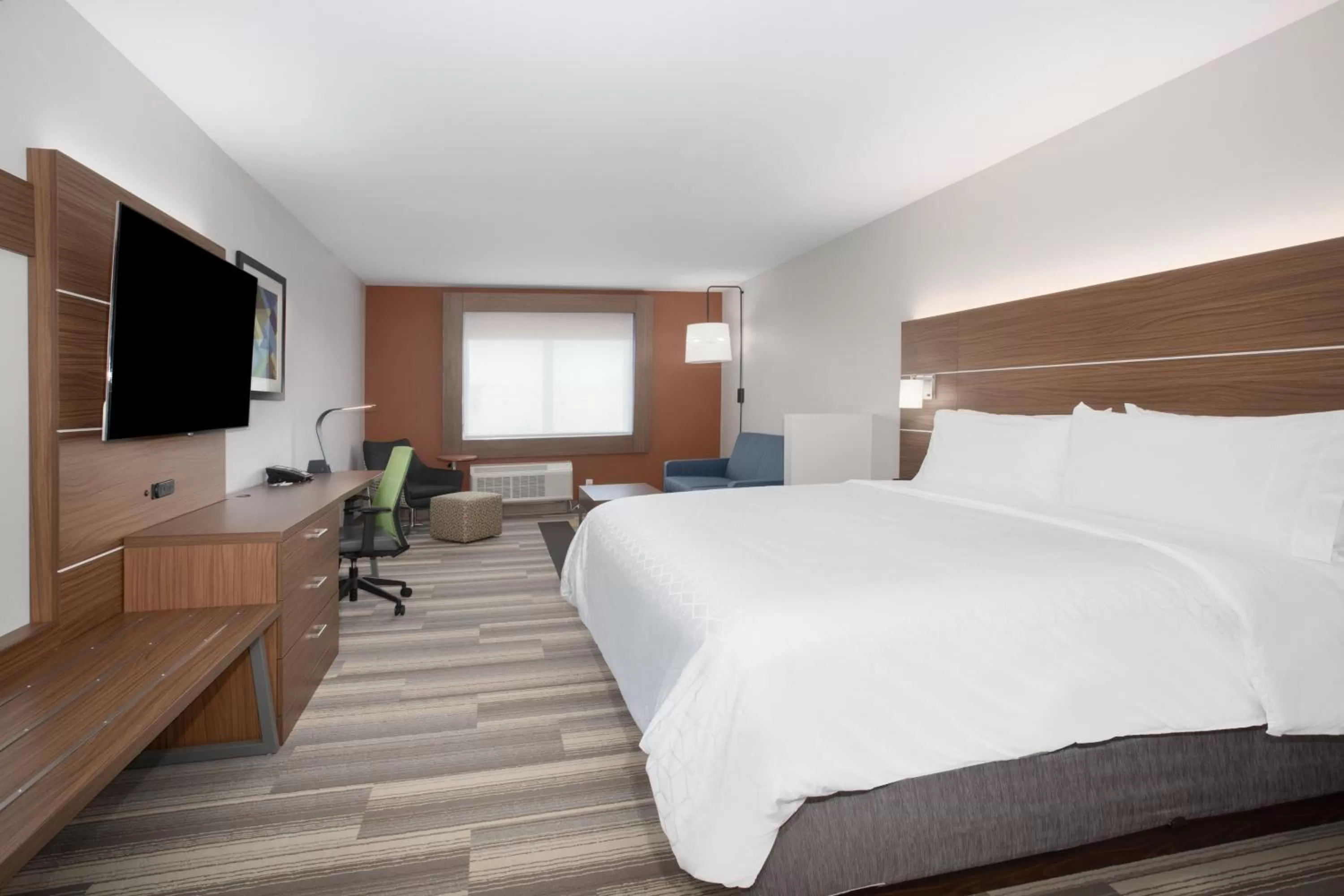 Photo of the whole room, Bed in Holiday Inn Express & Suites Sioux City North - Event Center by IHG