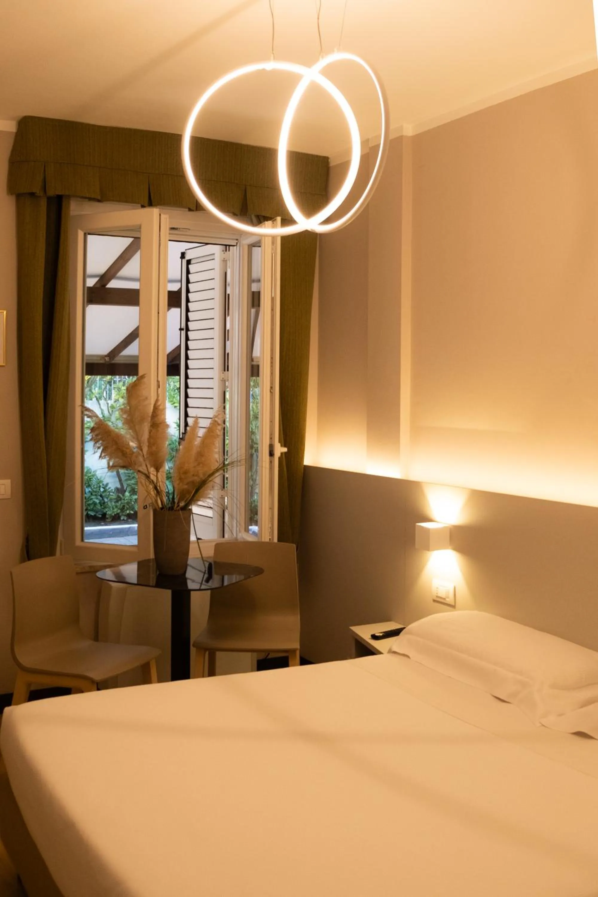 Bed in Hotel Motel 2000