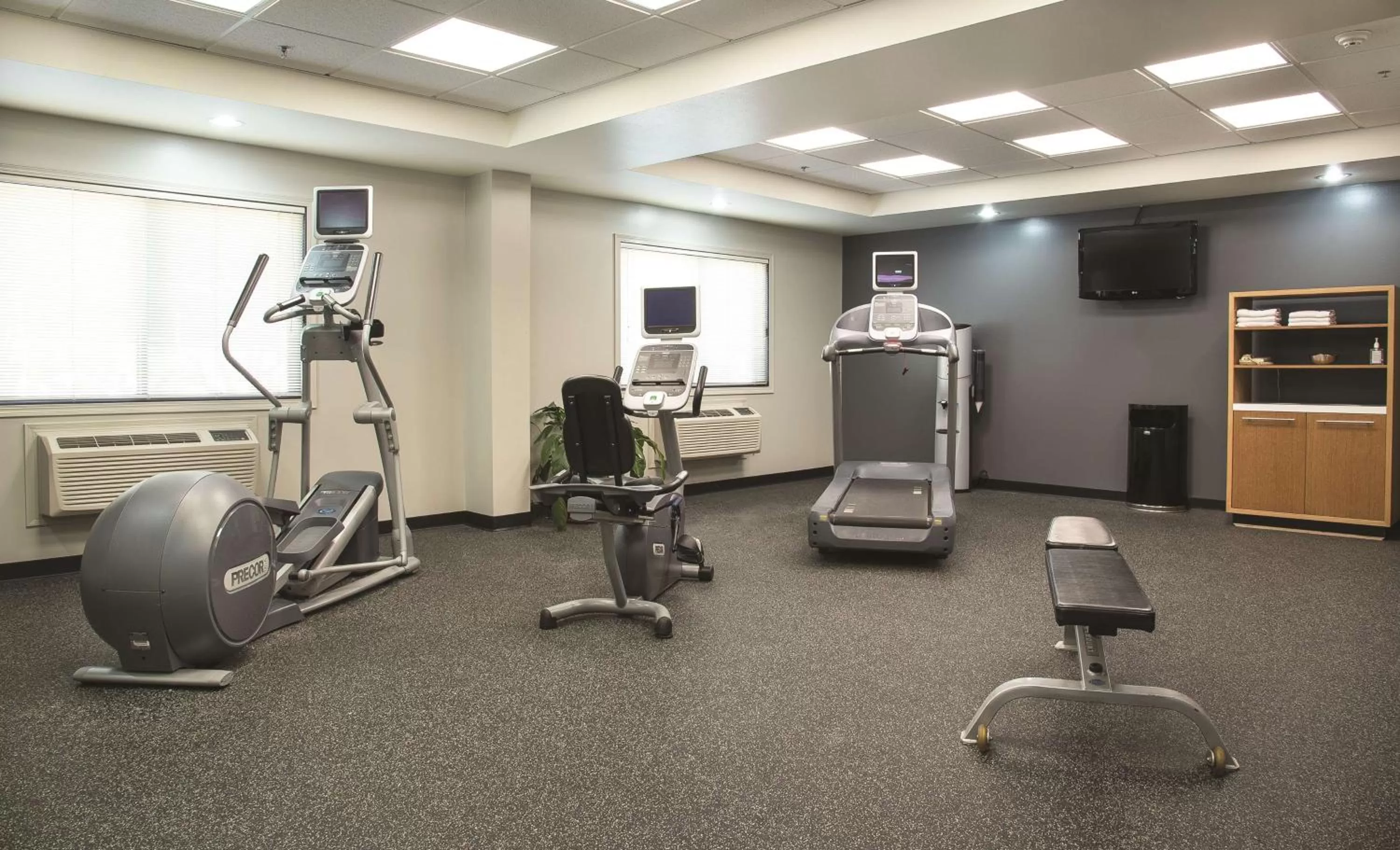 Fitness centre/facilities in DoubleTree by Hilton Racine Harbourwalk