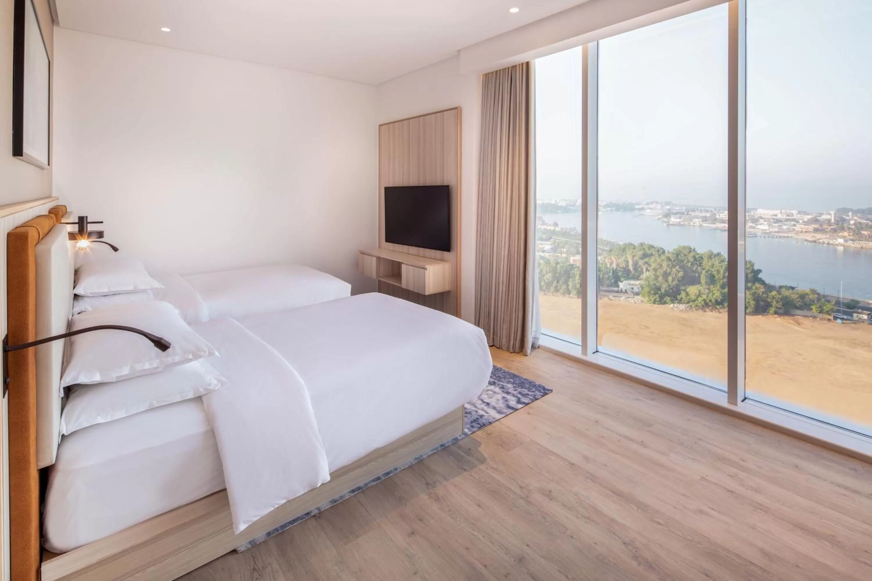 Photo of the whole room, Bed in Four Points by Sheraton Jeddah Corniche