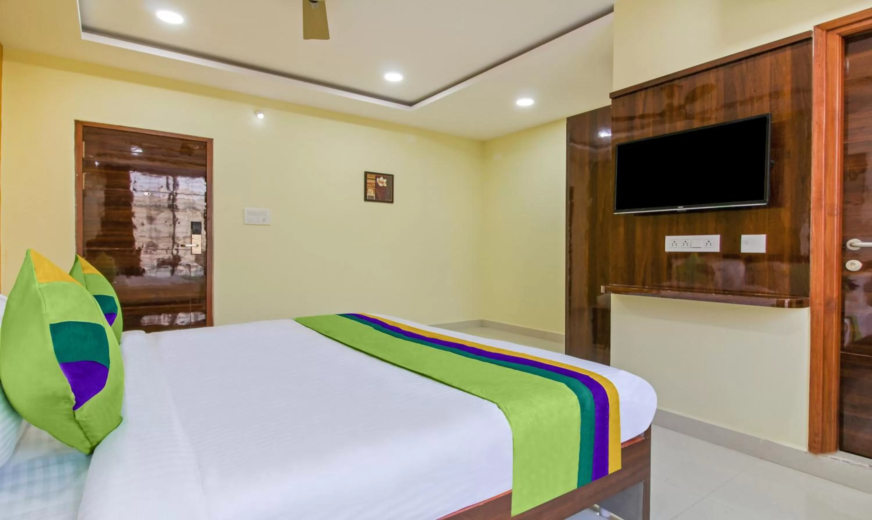 Bedroom, Bed in Itsy Hotels D'Comfort Inn