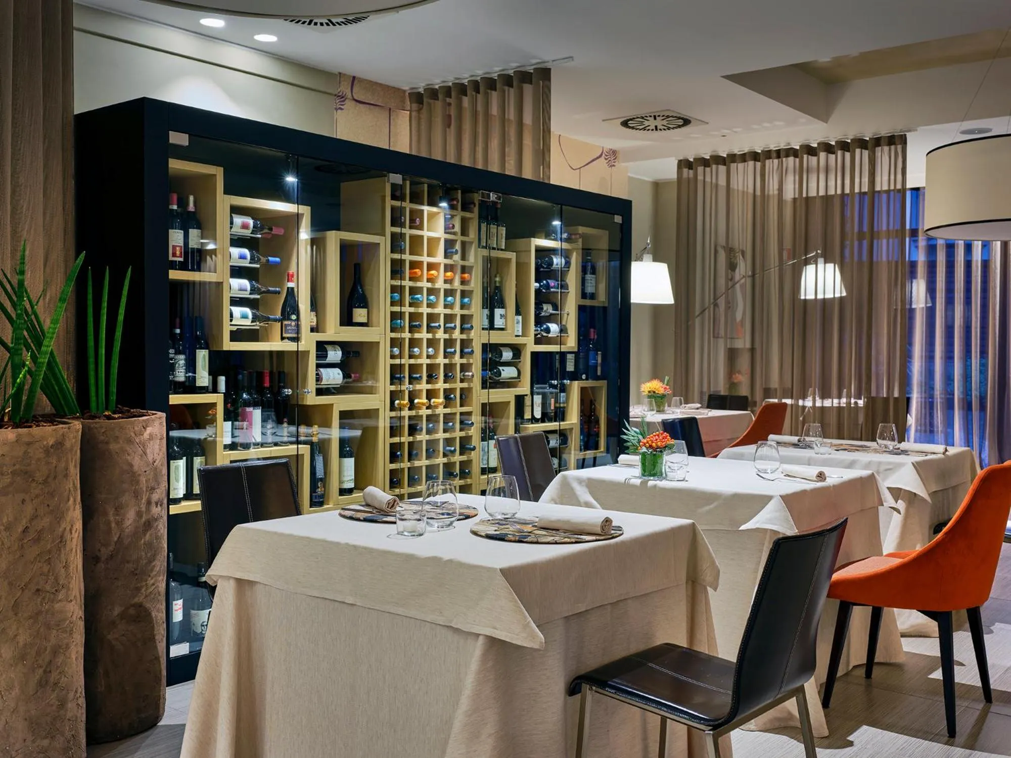 Restaurant/places to eat in Winter Garden Hotel Bergamo Airport