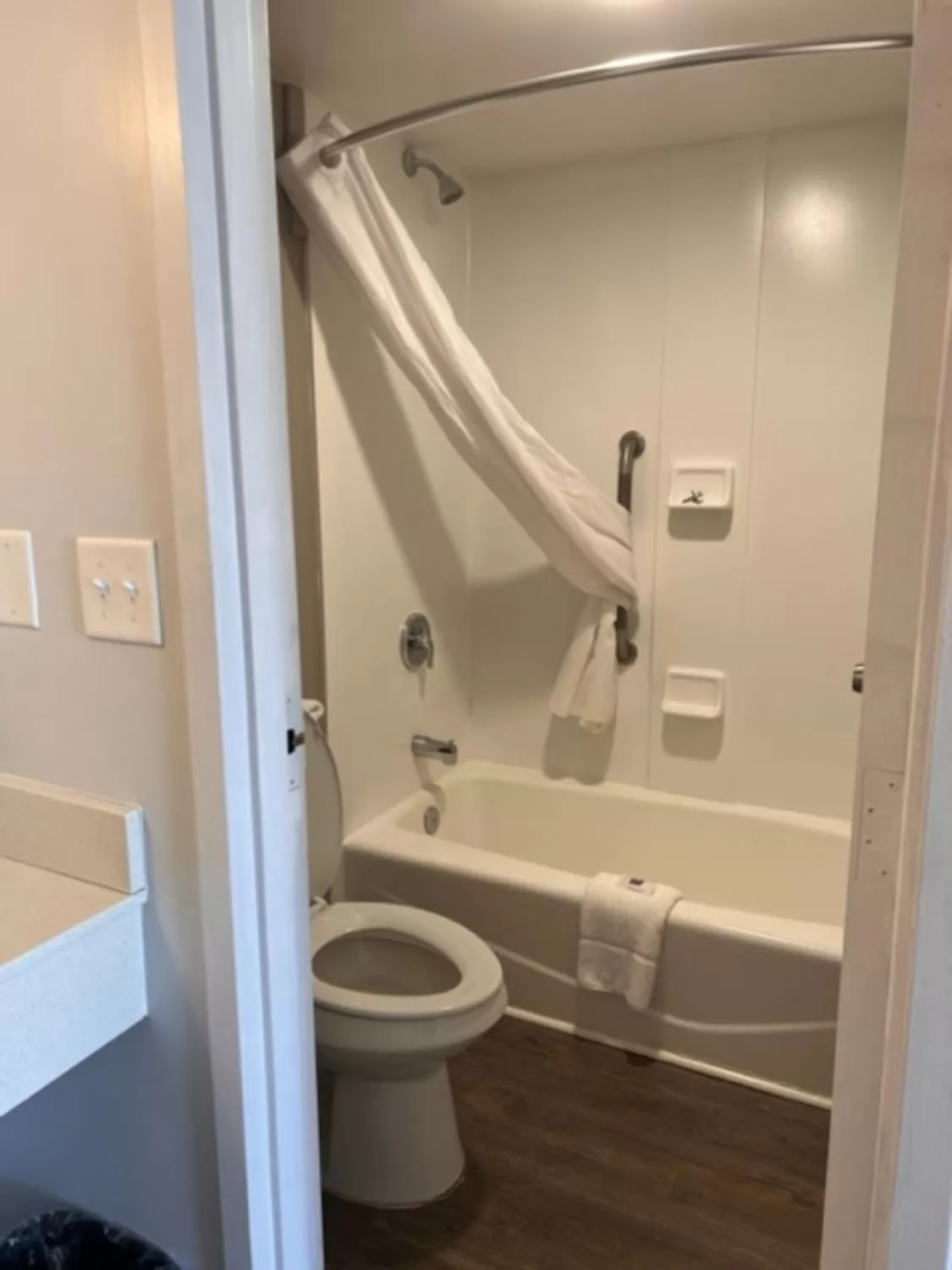 Bathroom in Motel 6 Dublin, Ga