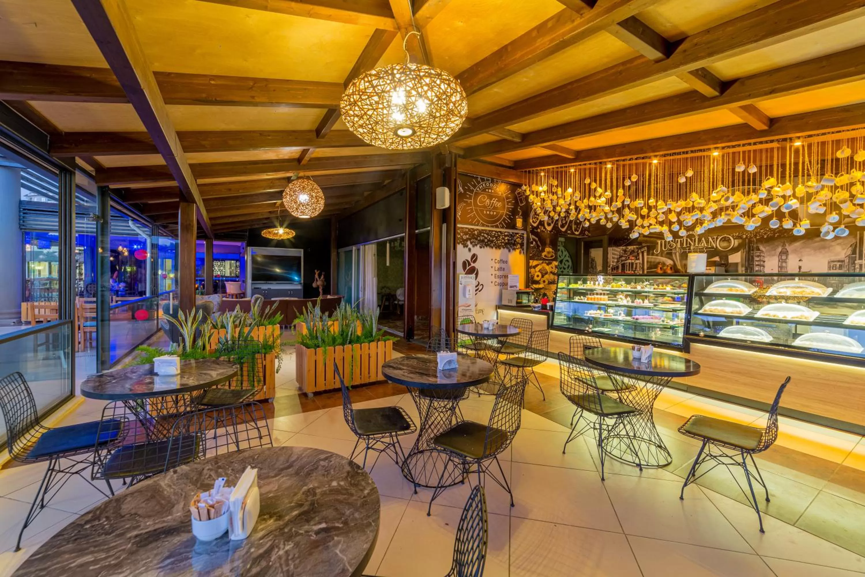 Lounge or bar in Justiniano Deluxe Resort