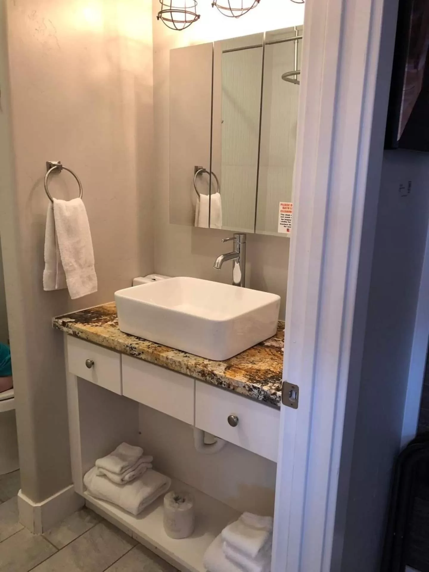 Bathroom in The Flagstone Boutique Inn & Suites