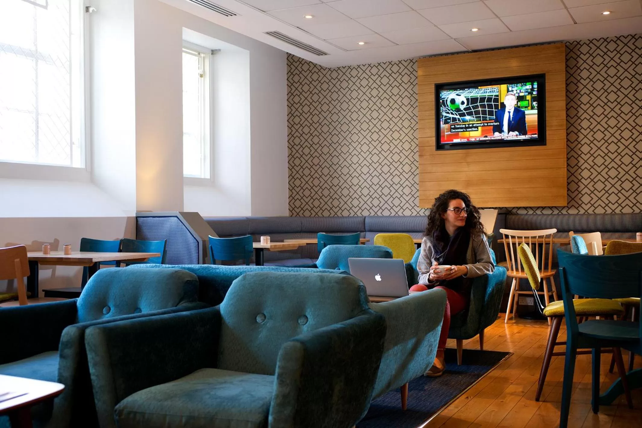 Communal lounge/ TV room in The Goodenough Hotel London