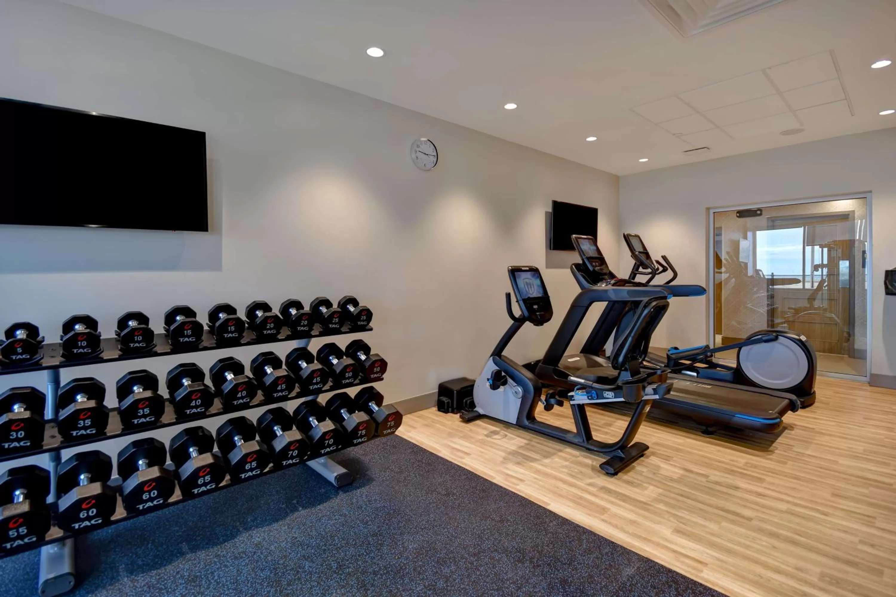 Fitness centre/facilities in DoubleTree by Hilton Oceanfront Virginia Beach