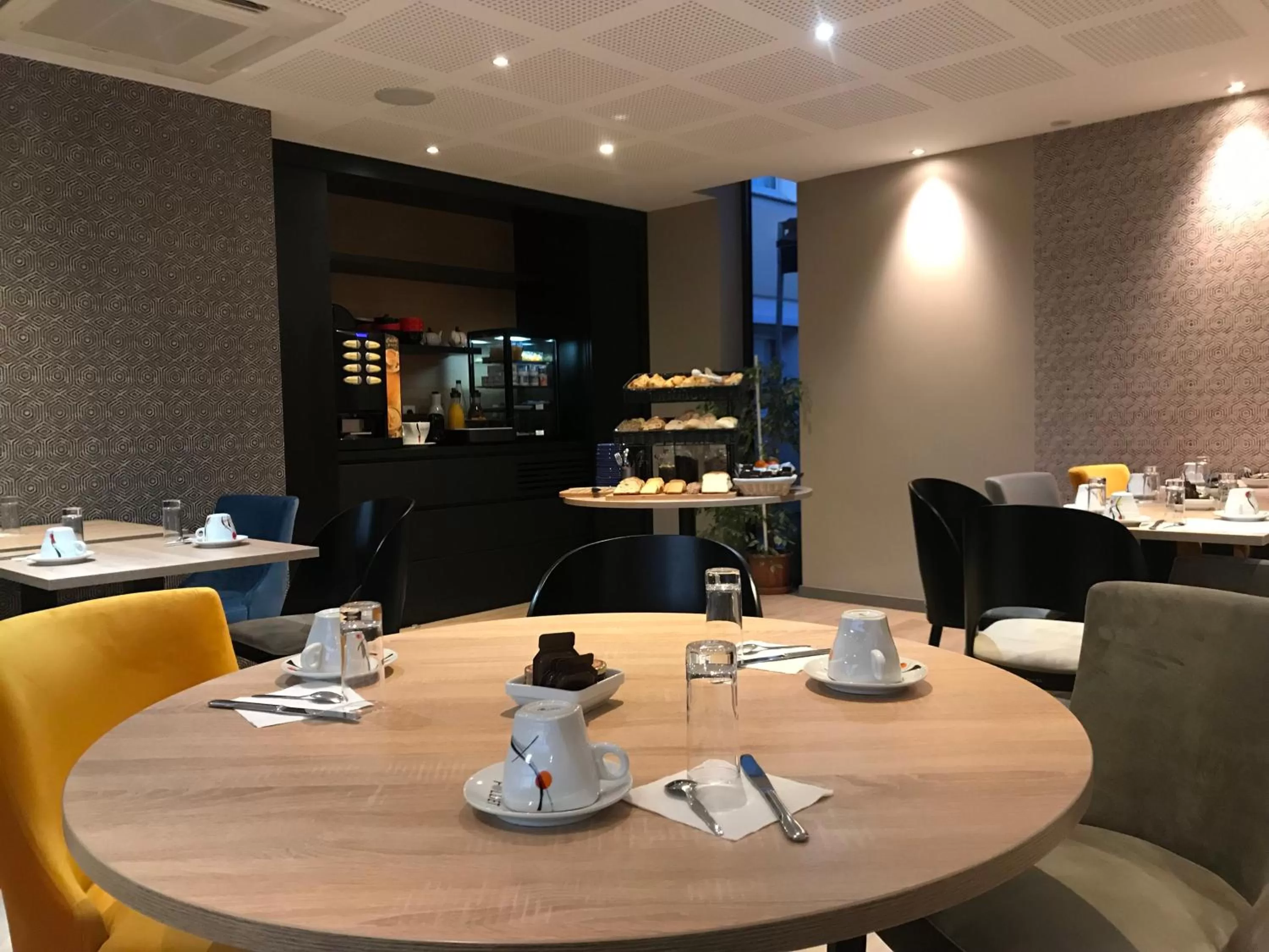 Restaurant/places to eat in The Originals City, Hôtel Hélios, Roanne Nord