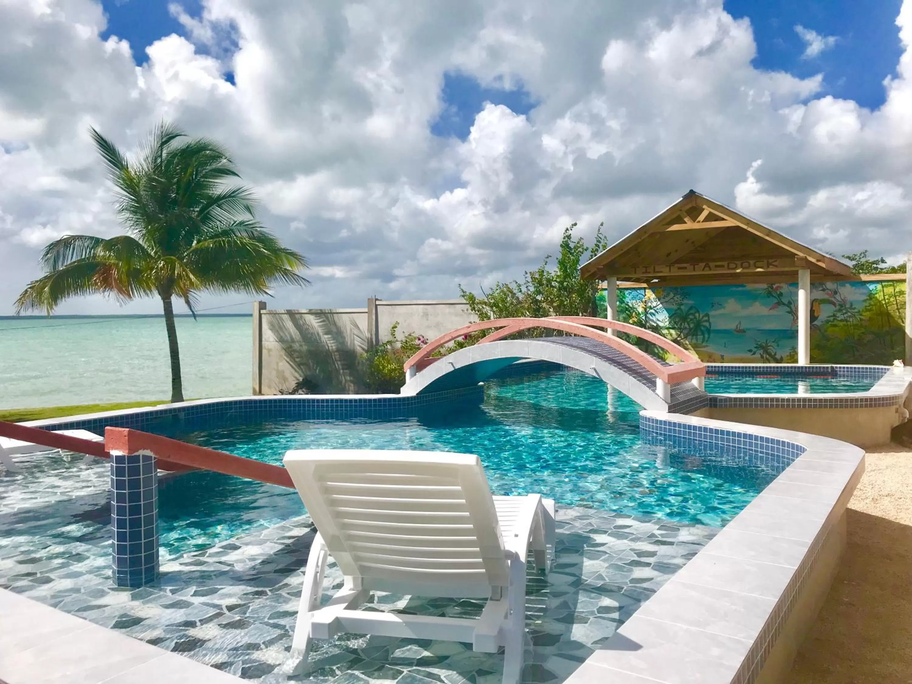 Pool view, Swimming Pool in Tilt-Ta-Dock Resort Belize