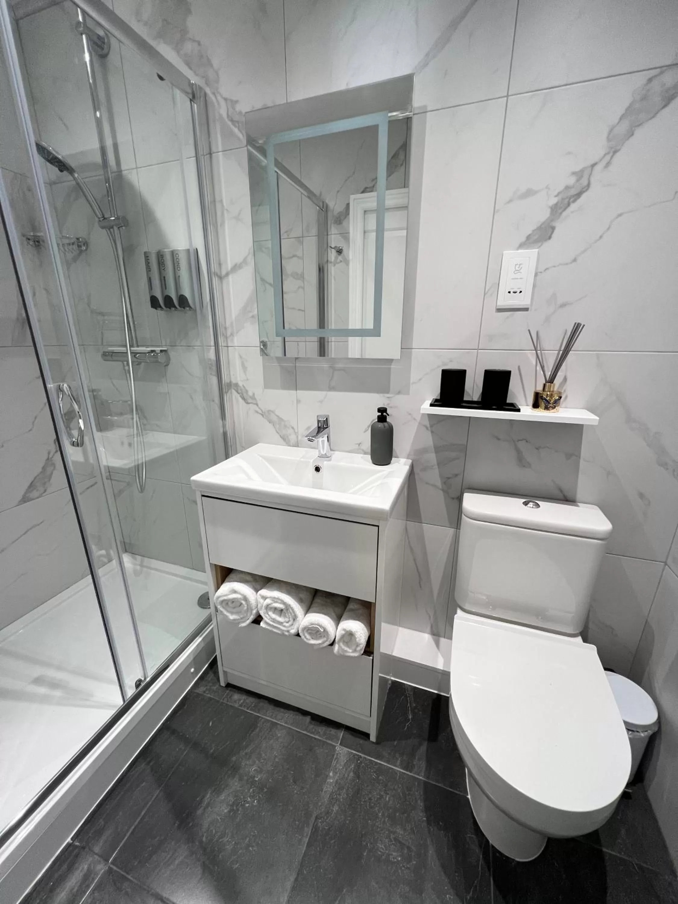 Shower in United Home B&B