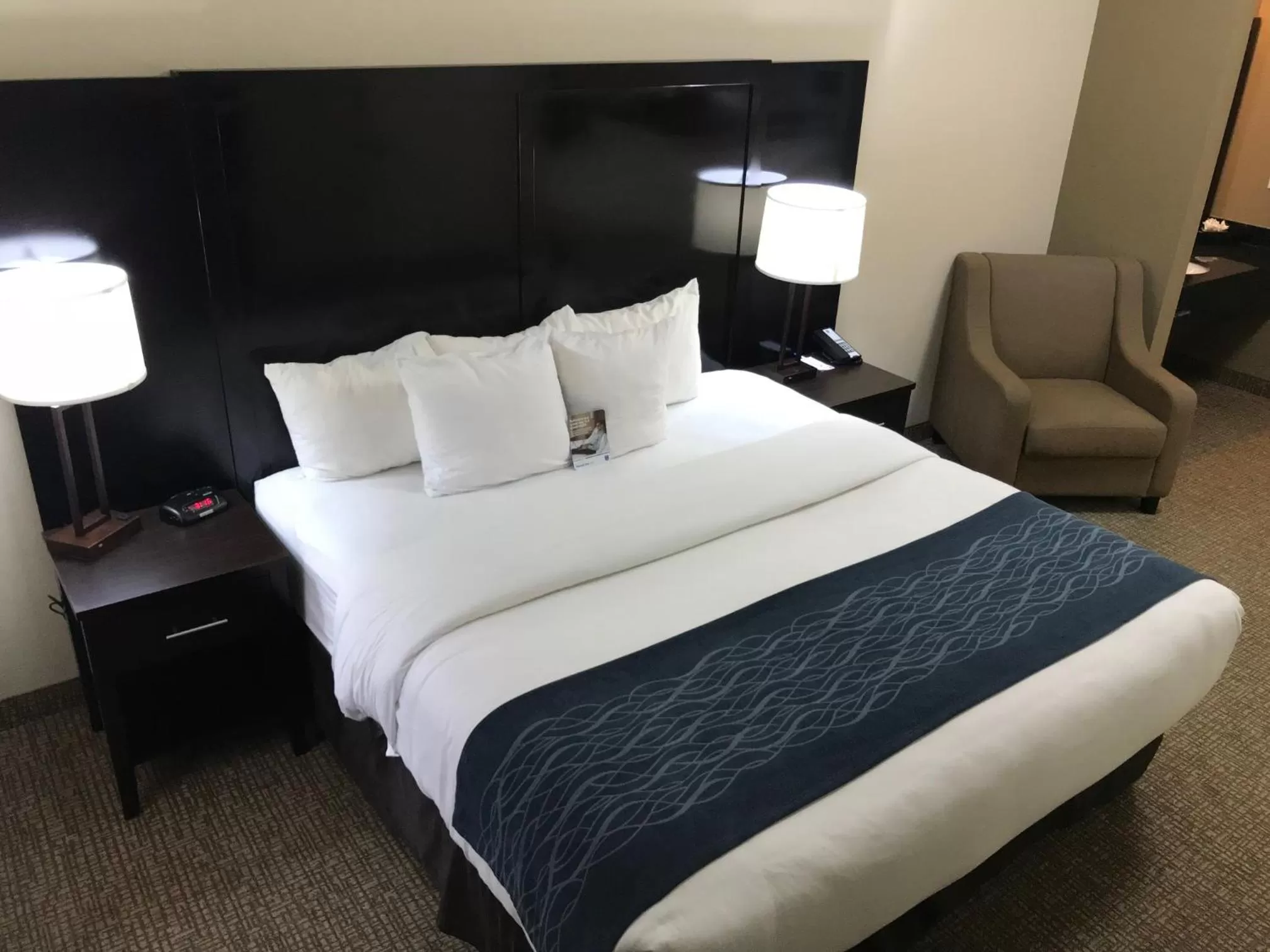 Bed in Comfort Inn & Suites Atlanta-Smyrna