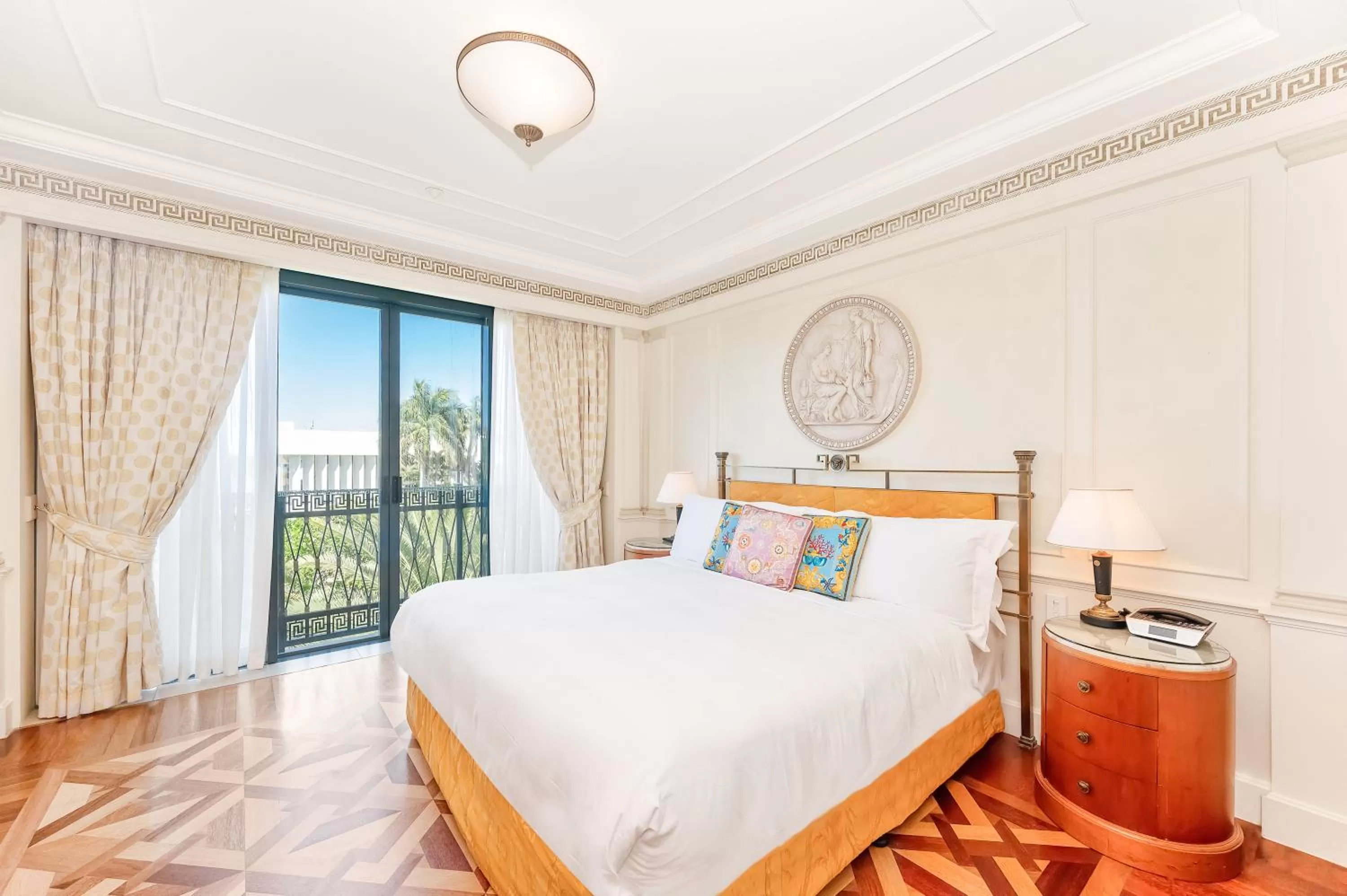 Photo of the whole room, Bed in Imperial Hotel Gold Coast