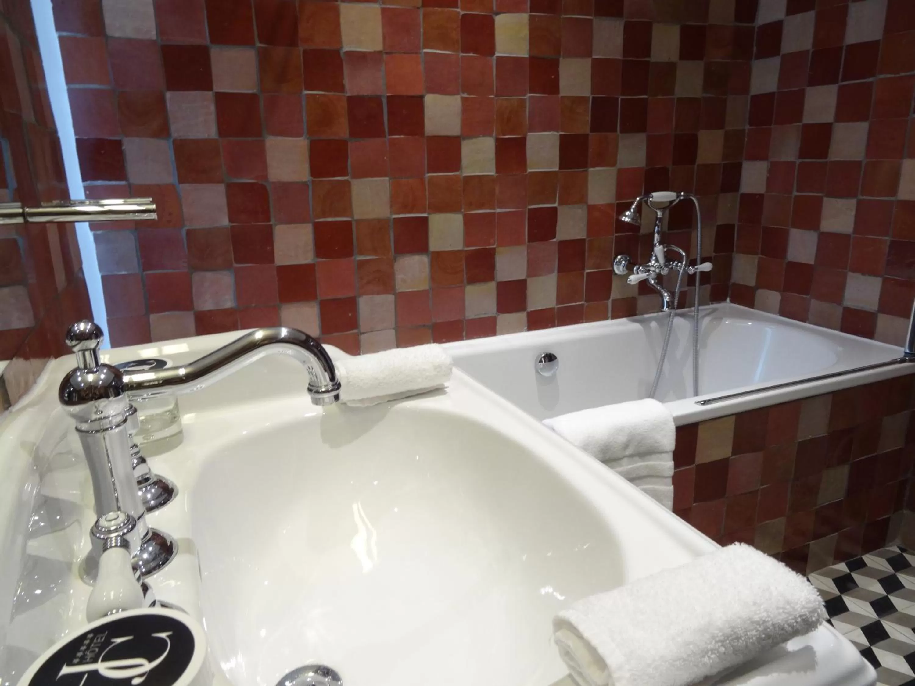 Bathroom in Hôtel & Spa Jules César Arles - MGallery Hotel Collection