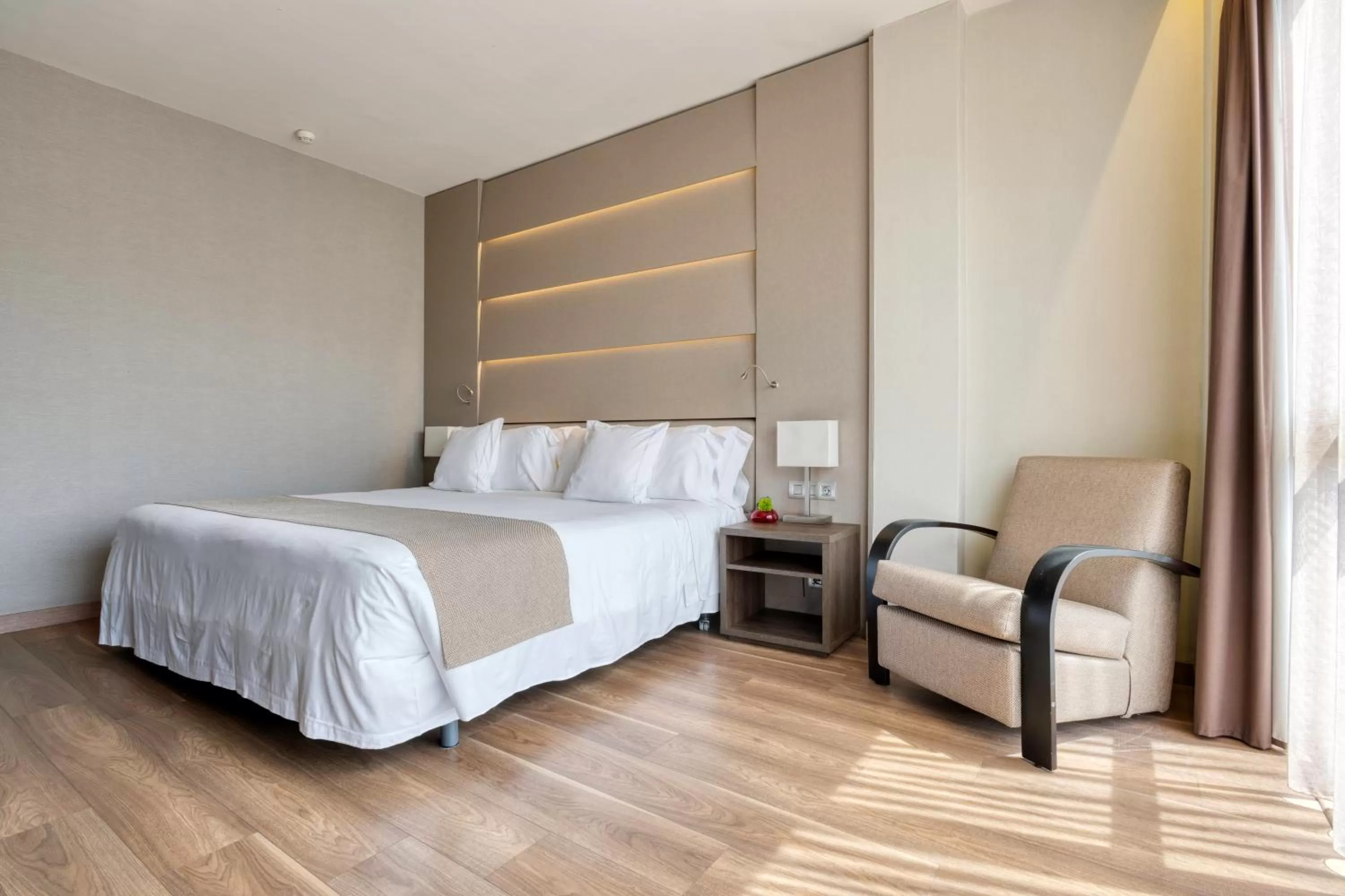 Bedroom, Bed in Hotel America Barcelona