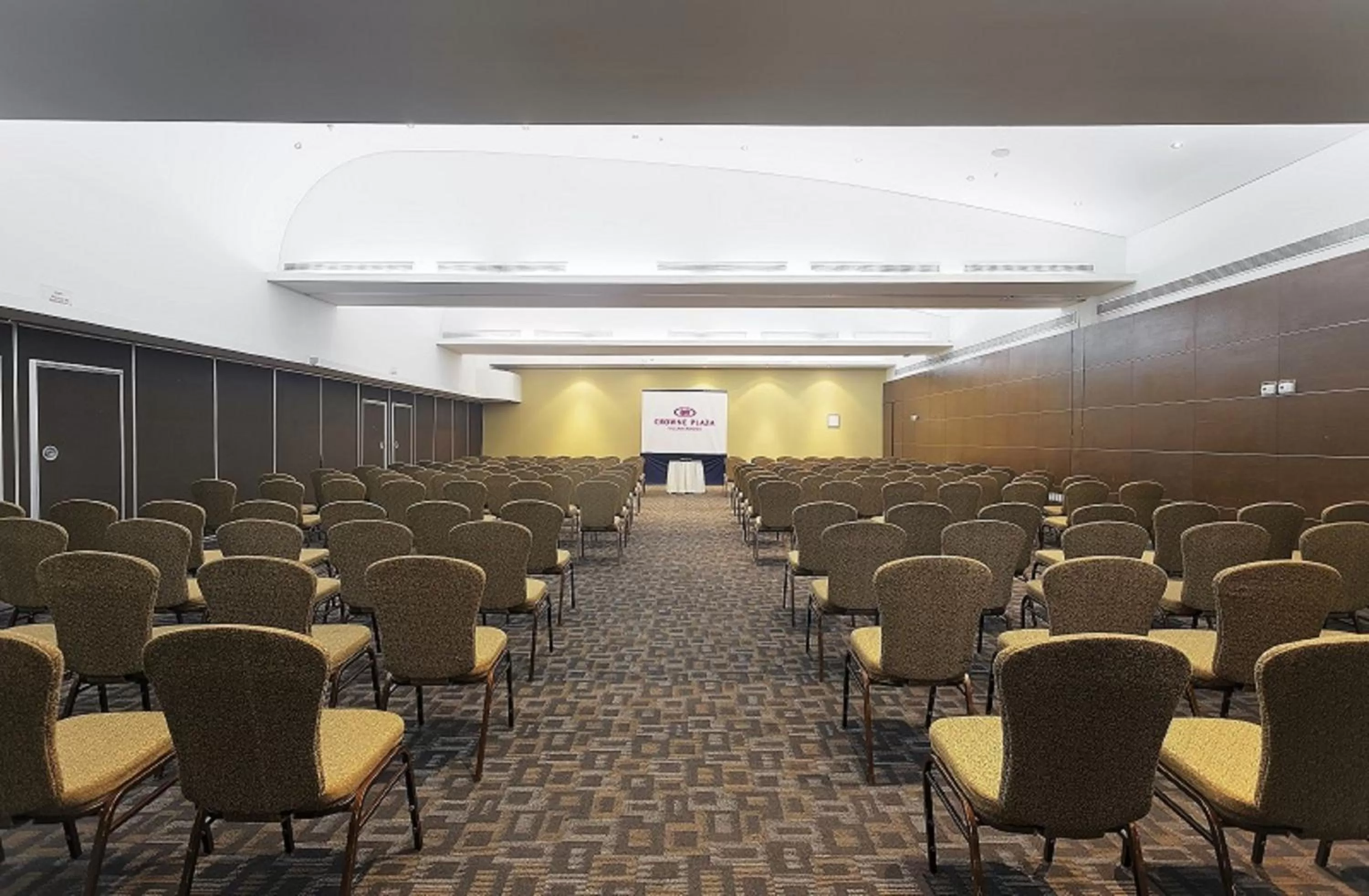 Meeting/conference room in Crowne Plaza Villahermosa by IHG