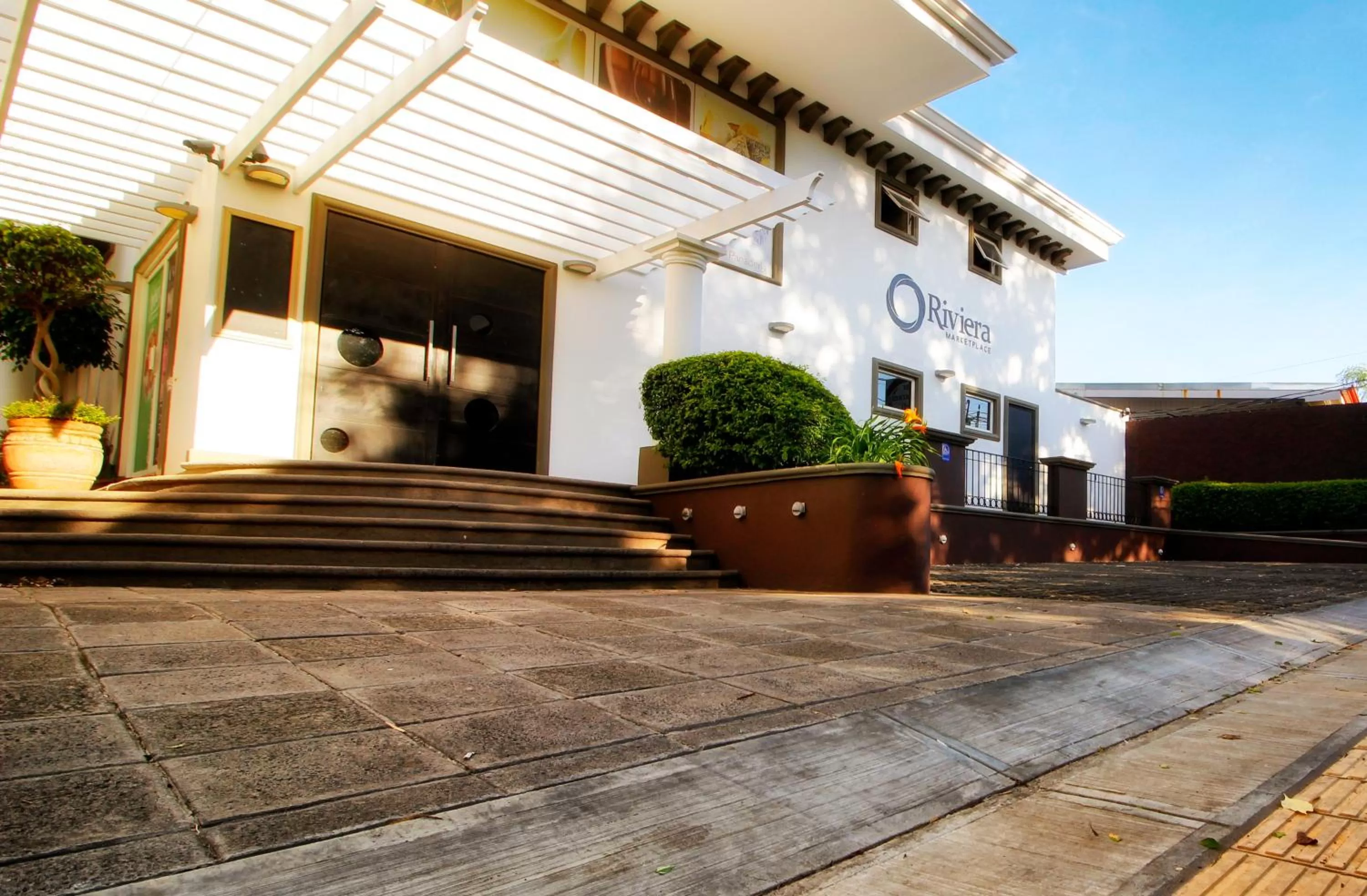 Facade/entrance in La Riviera Hotel