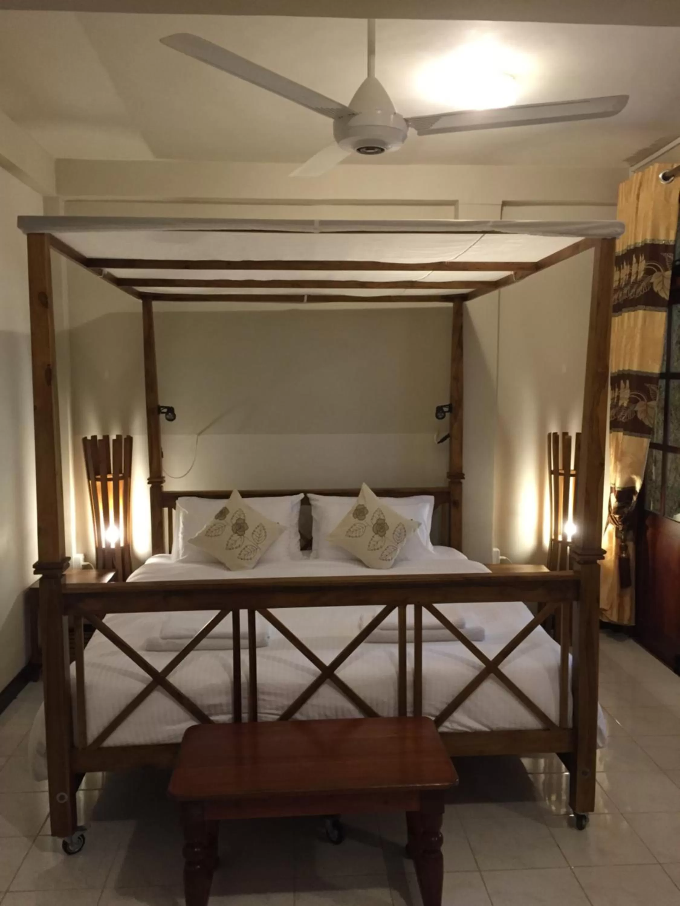 Photo of the whole room, Bed in Le leopard d 'argent