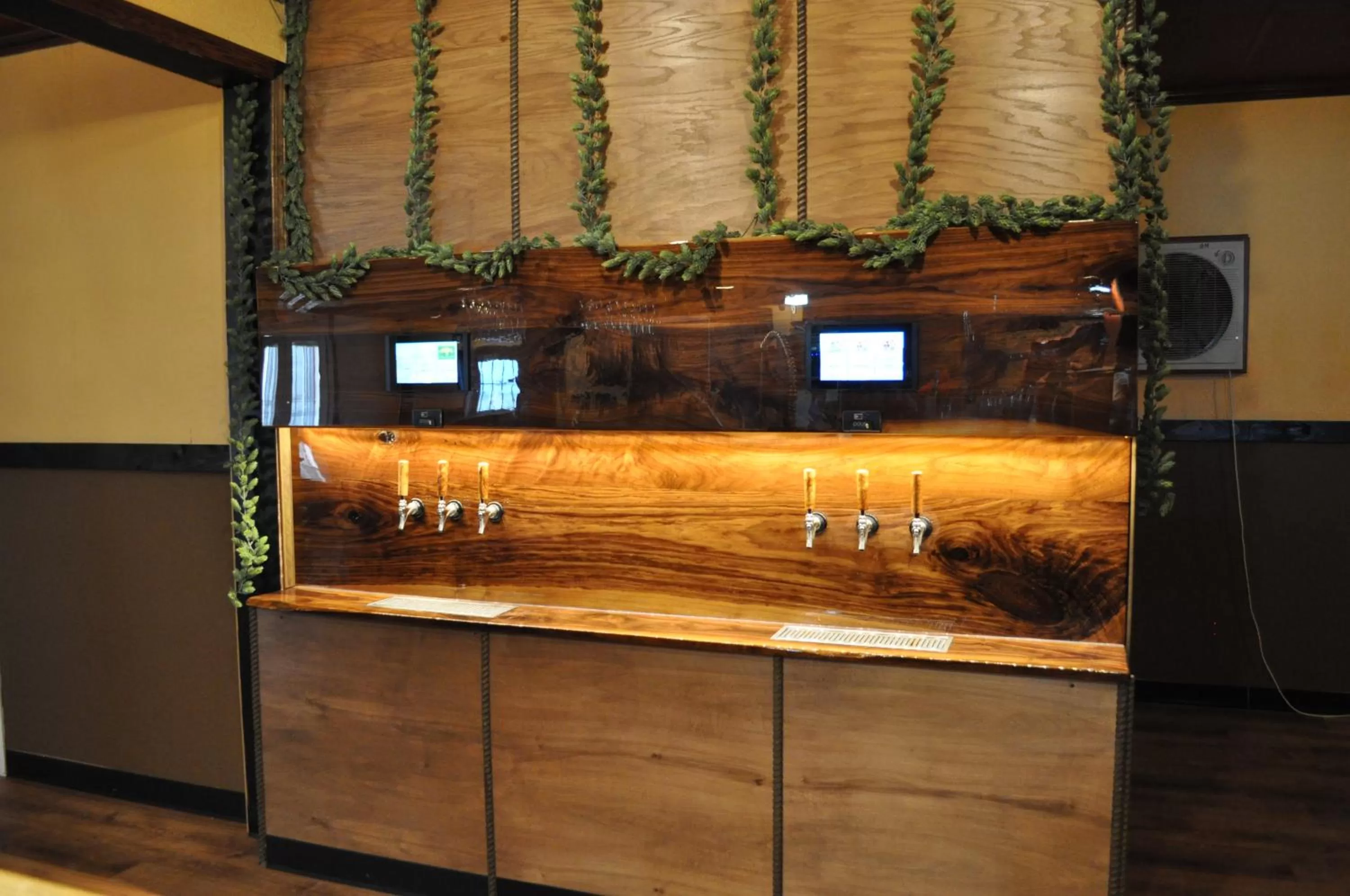 Restaurant/places to eat in K7 Bed and Breakfast