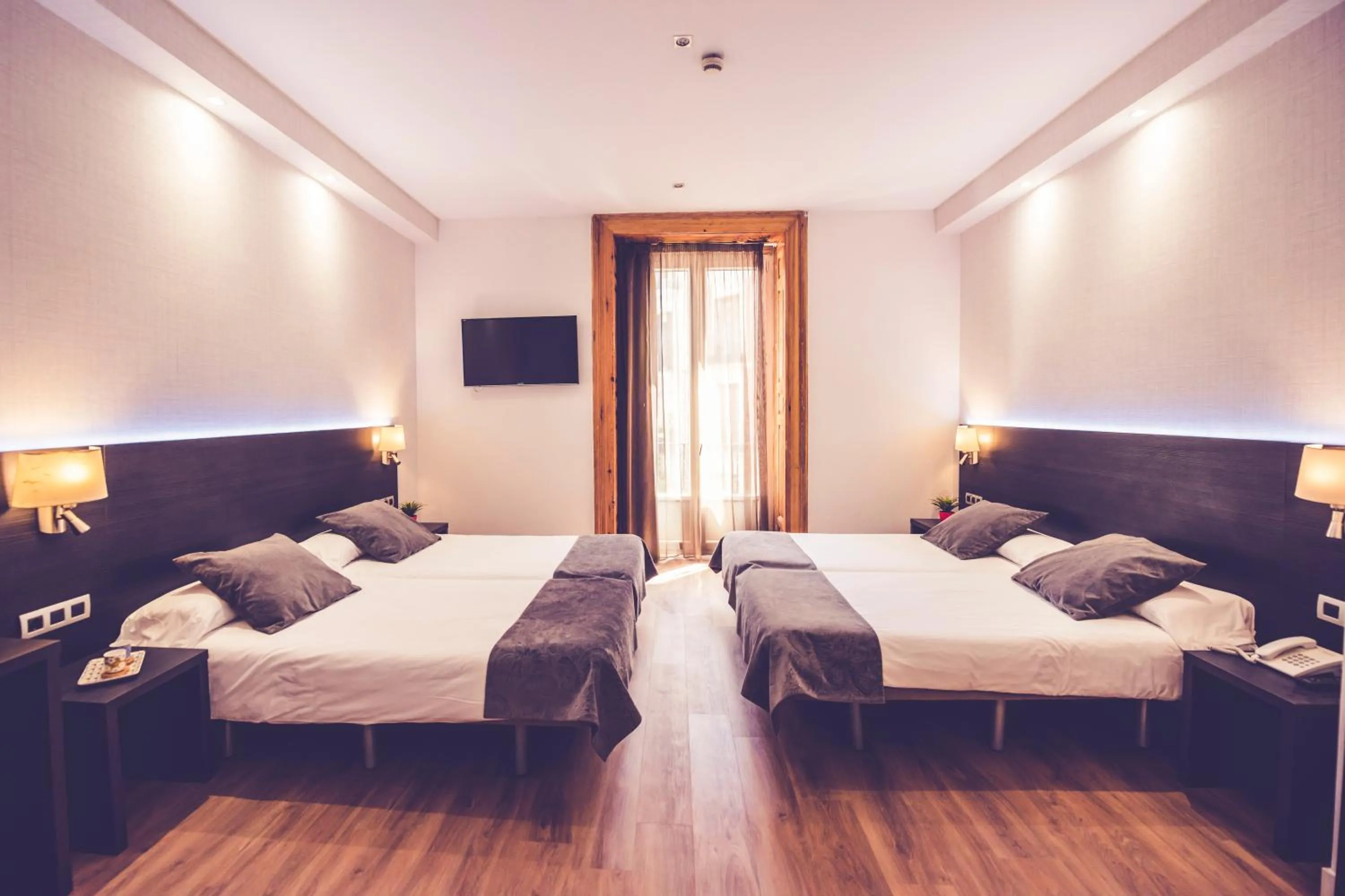 Bedroom, Bed in Hostal Marlasca