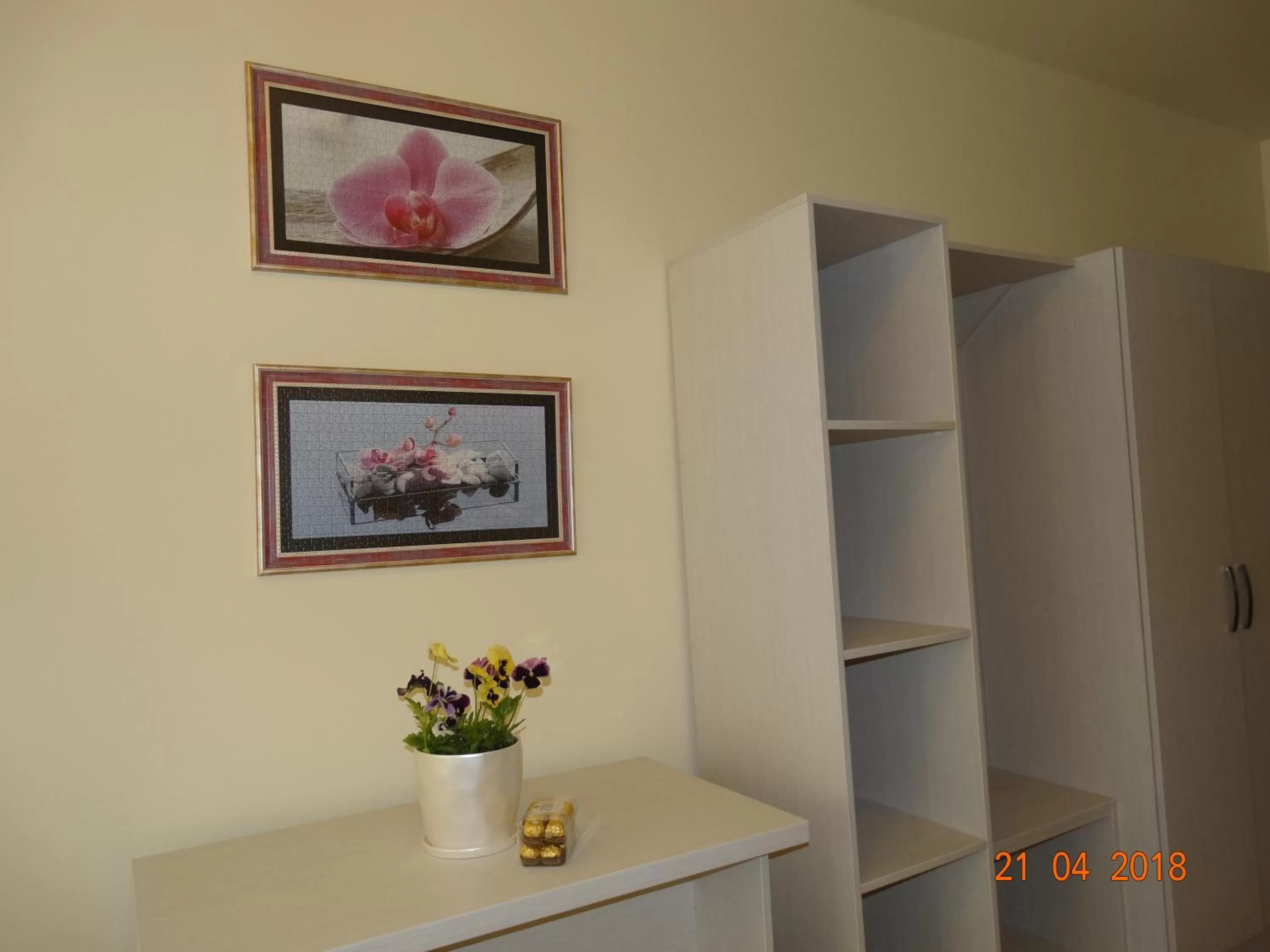 wardrobe in Hotel Lago Peshtera