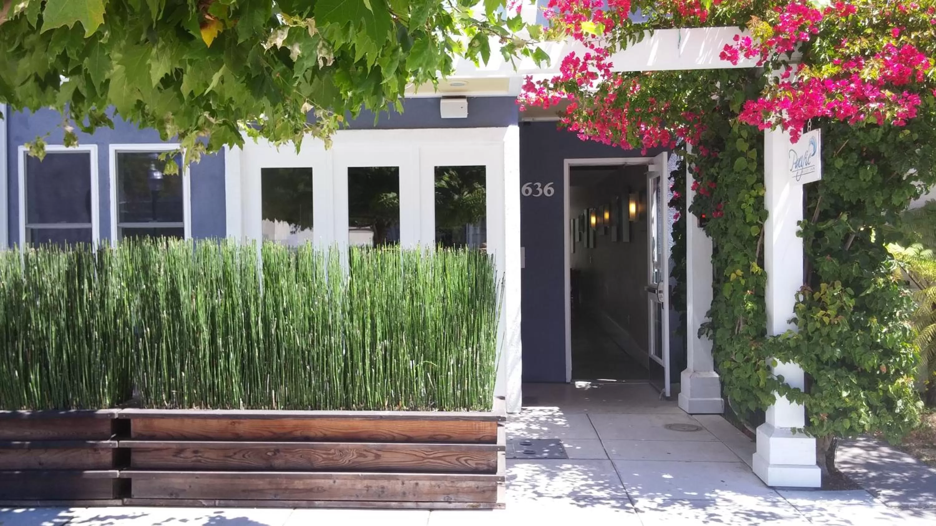 Facade/entrance in Pacific Blue Inn