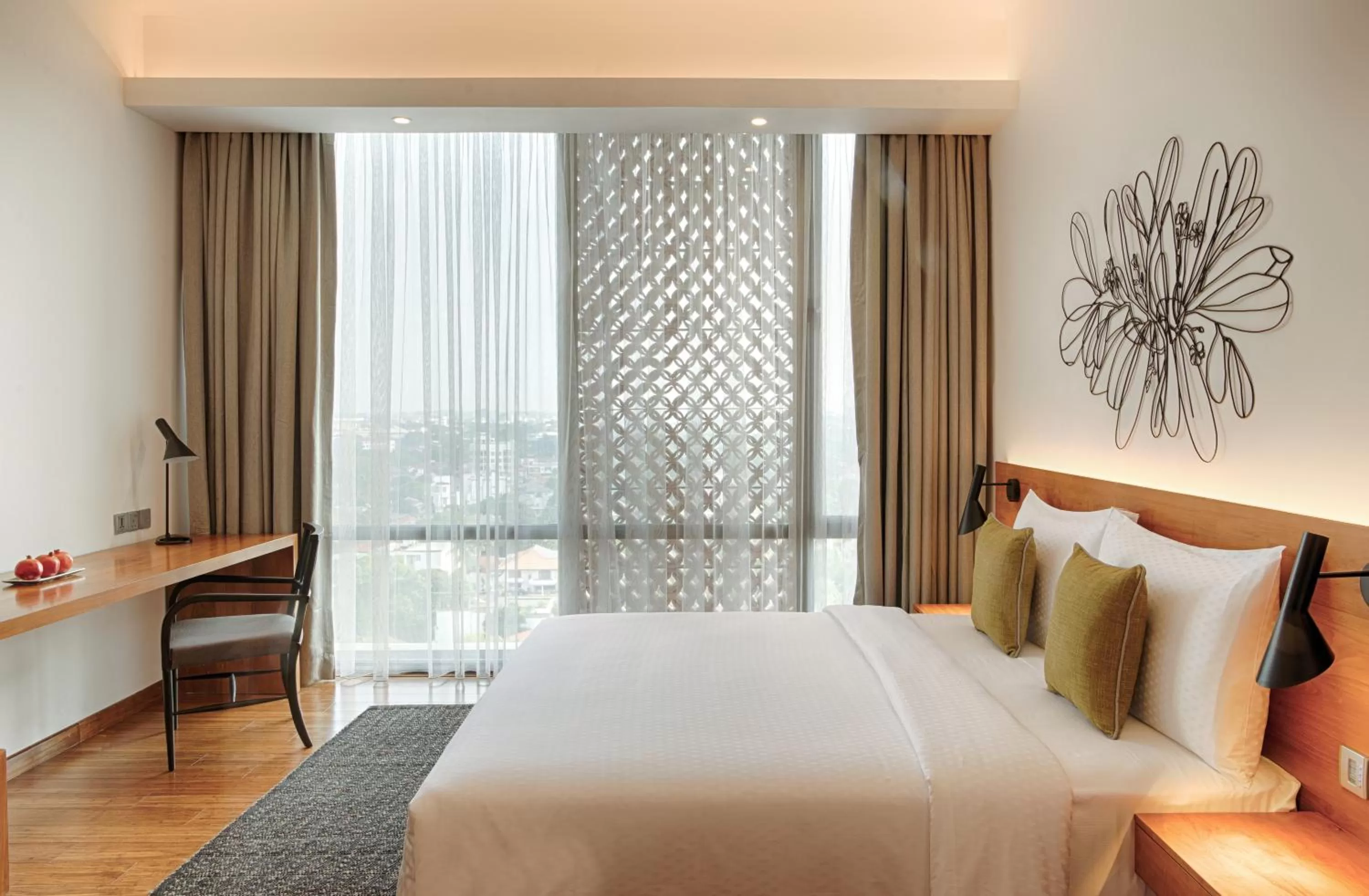 Photo of the whole room, Bed in Jetwing Colombo Seven